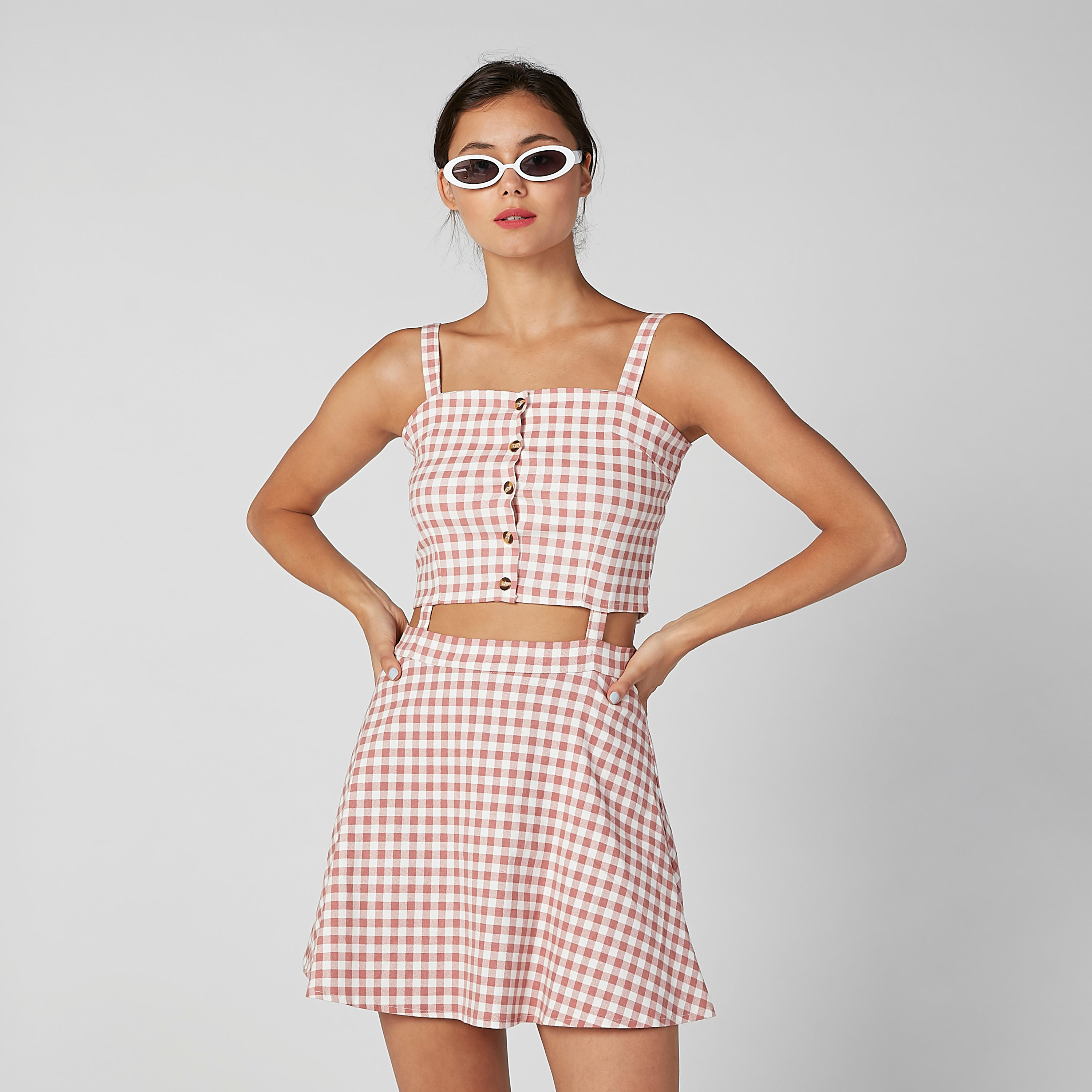 فستان كاروهات واسع بحمّالات وأزرار وتفاصيل مفرّغة من تو إكستريمز-women-clothing-dresses-image-1