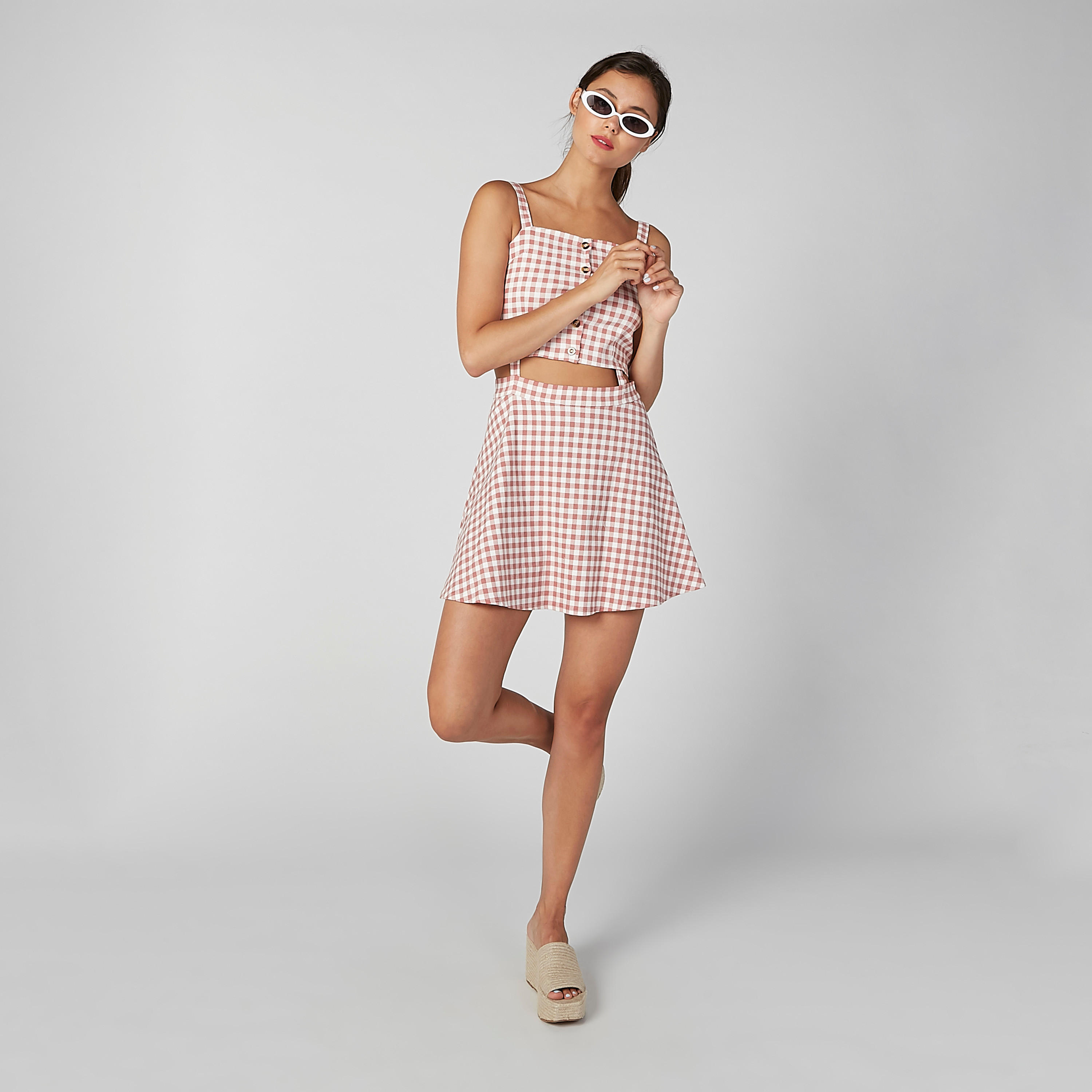 فستان كاروهات واسع بحمّالات وأزرار وتفاصيل مفرّغة من تو إكستريمز-women-clothing-dresses-image-2