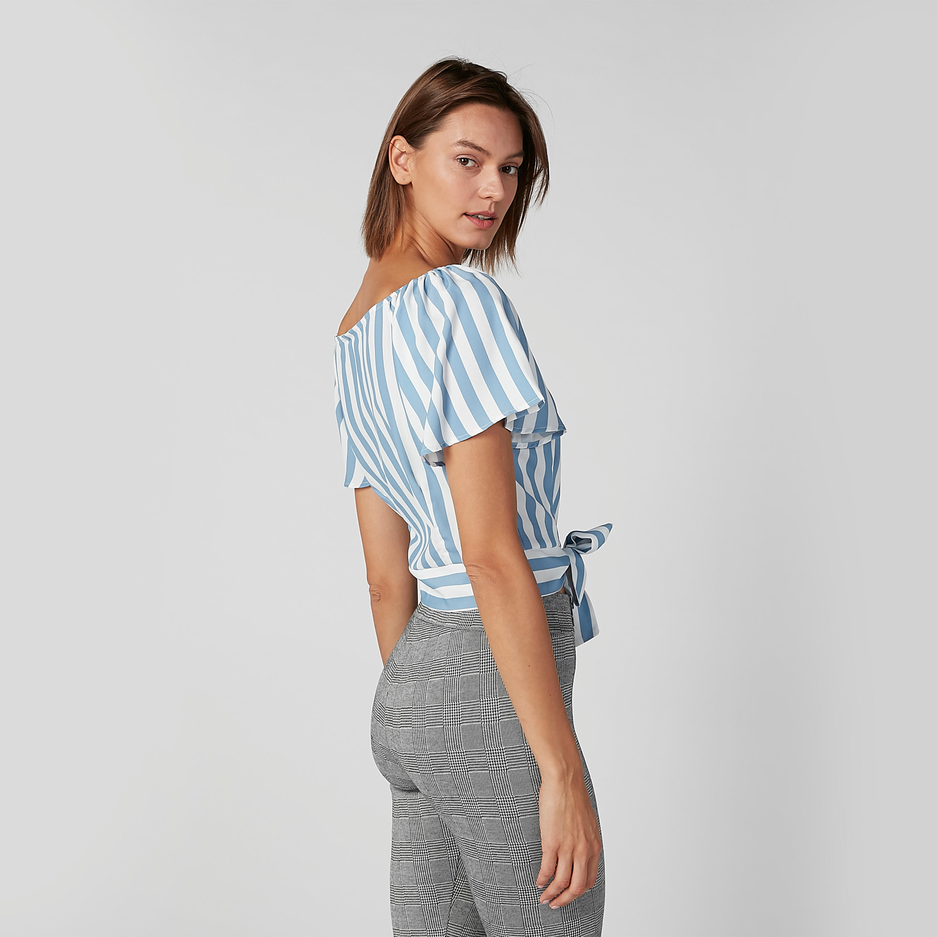 بلوزة قصيرة مخطّطة بتفاصيل رباط-women-clothing-shirtsandblouses-blouses-image-4