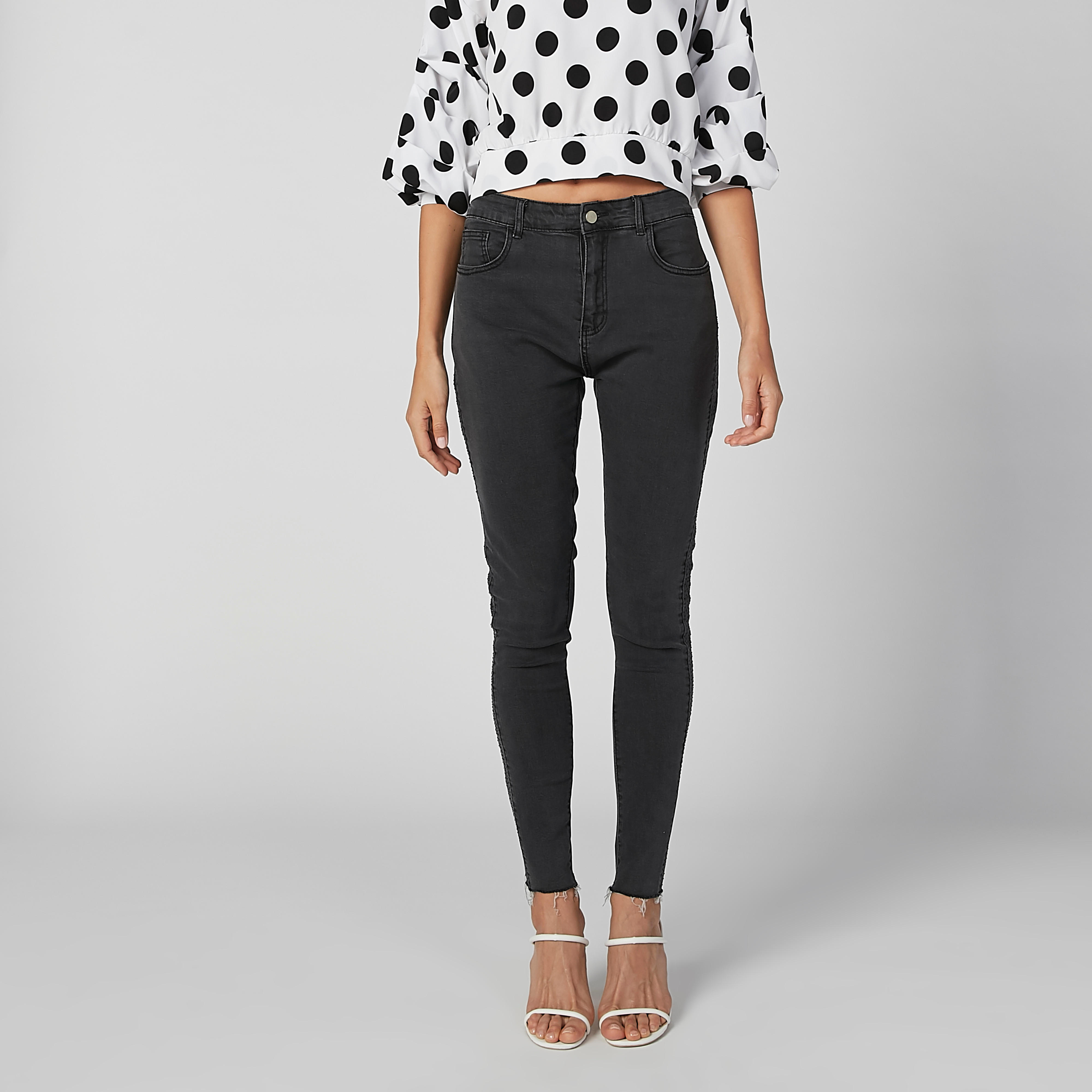 بنطال جينز دينم طويل بحوّاف مهدّبة وجيوب وخصر متوسط الارتفاع من تو إكستريمز-women-clothing-bottoms-jeans-image-2