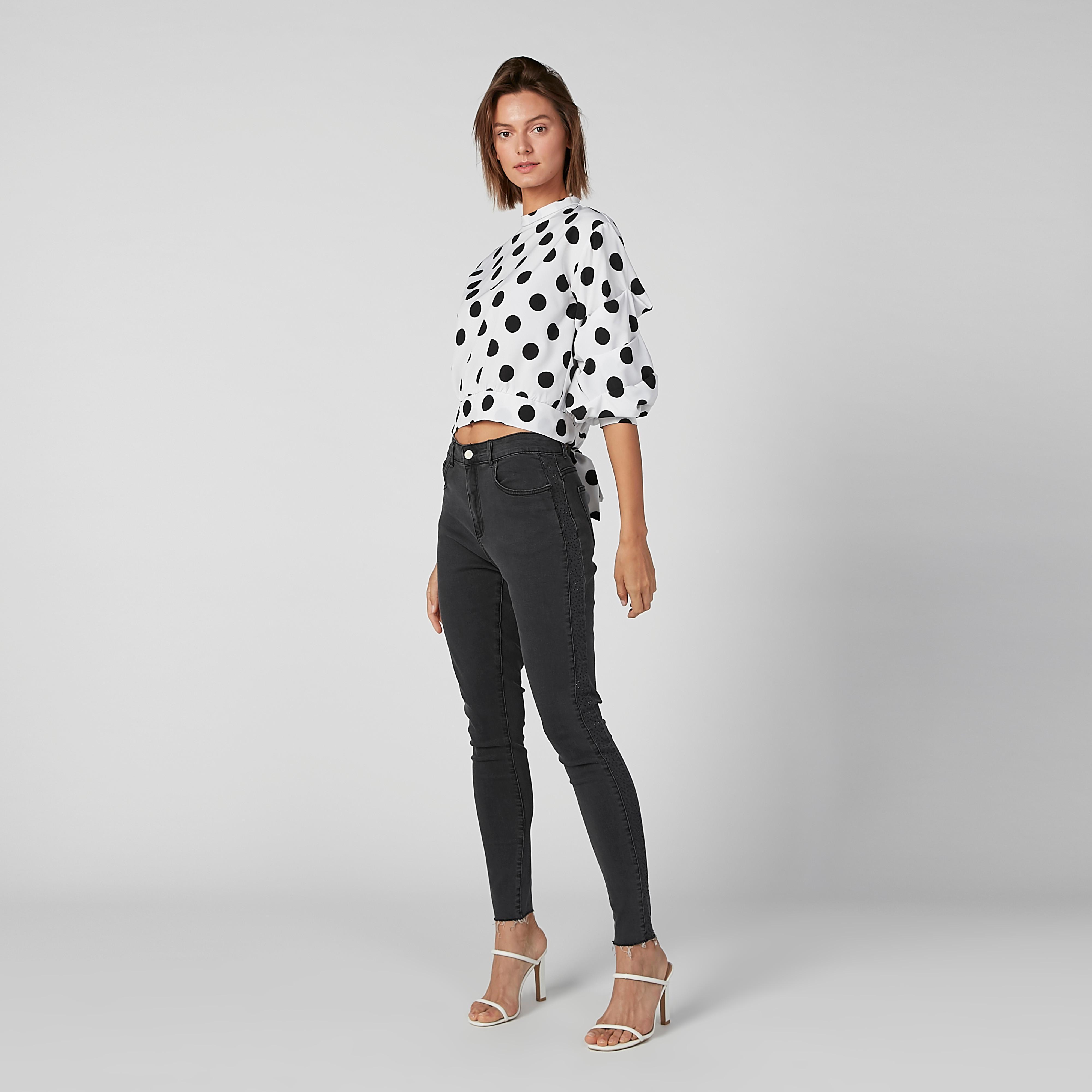 بنطال جينز دينم طويل بحوّاف مهدّبة وجيوب وخصر متوسط الارتفاع من تو إكستريمز-women-clothing-bottoms-jeans-image-5