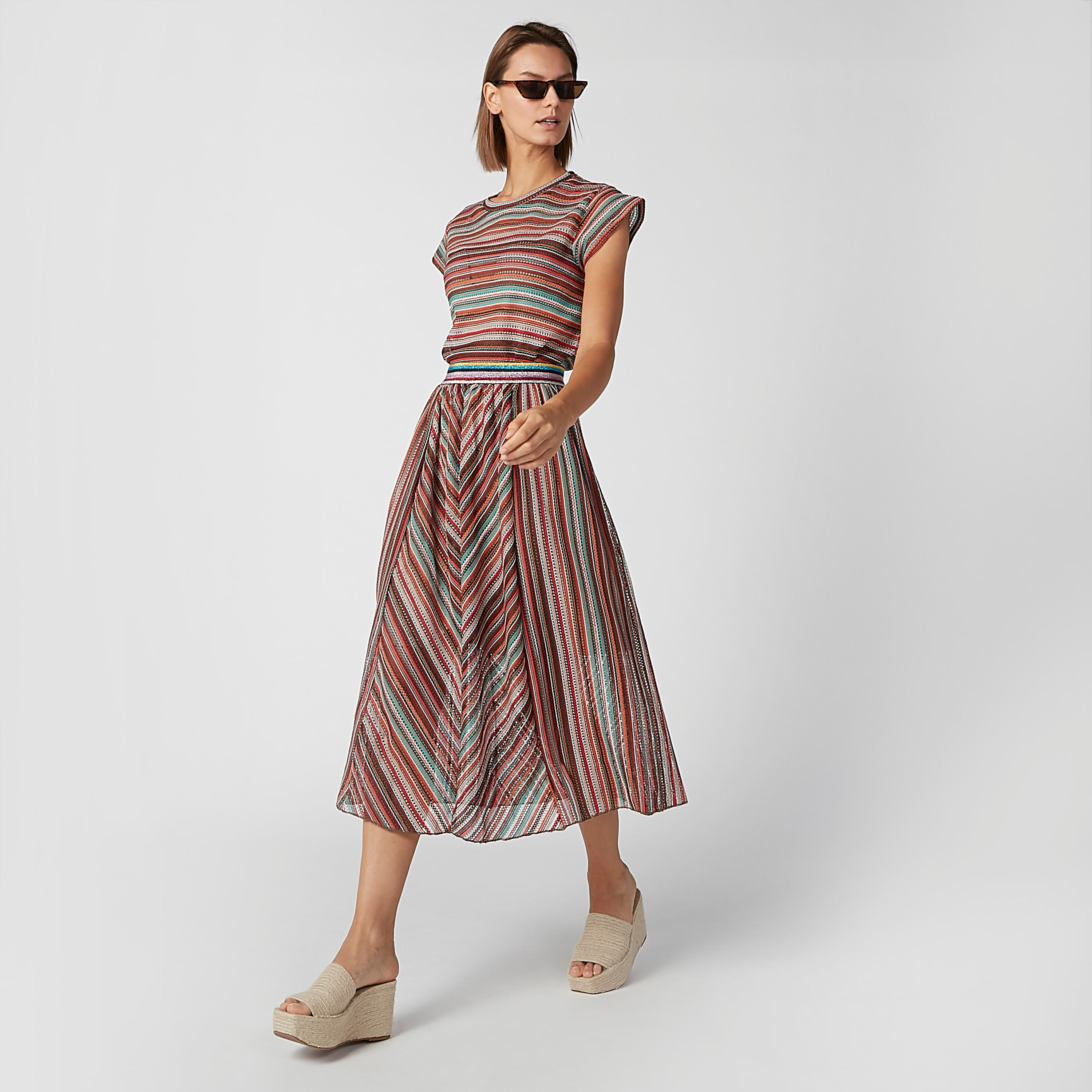 تنورة مقلّمة إيه لاين متوسطة الطول بخصر مطّاطي-women-clothing-bottoms-skirts-image-1