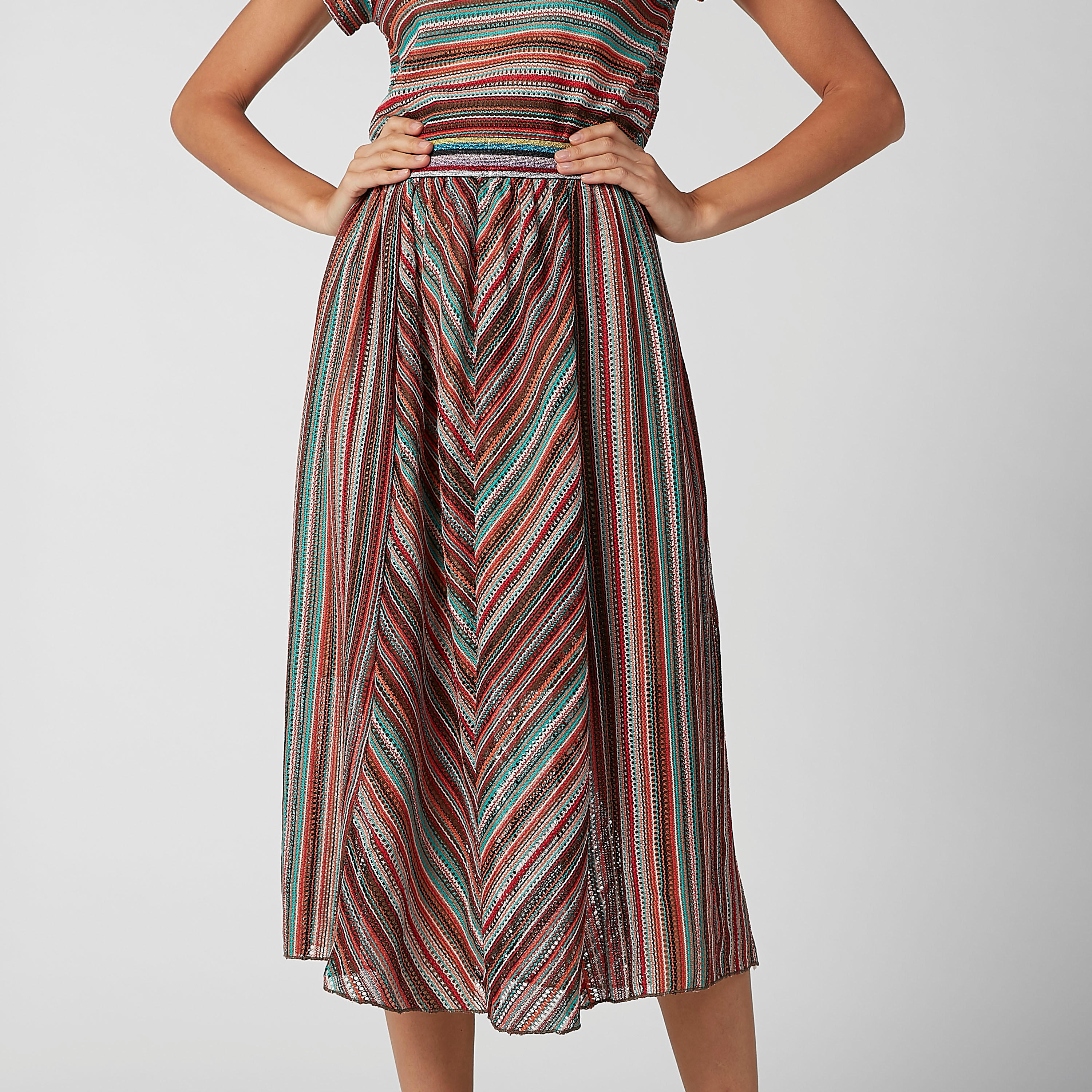 تنورة مقلّمة إيه لاين متوسطة الطول بخصر مطّاطي-women-clothing-bottoms-skirts-image-3