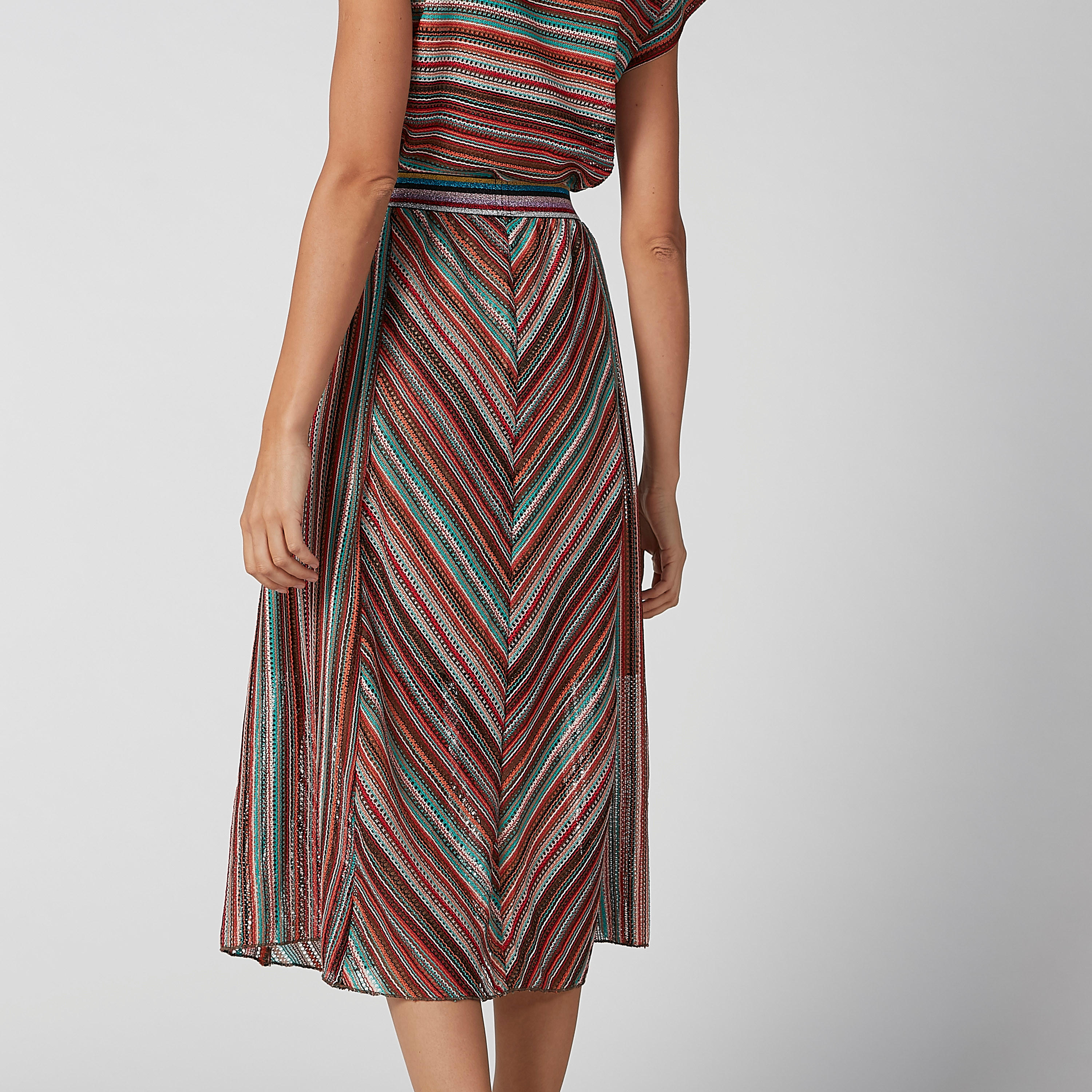 تنورة مقلّمة إيه لاين متوسطة الطول بخصر مطّاطي-women-clothing-bottoms-skirts-image-4