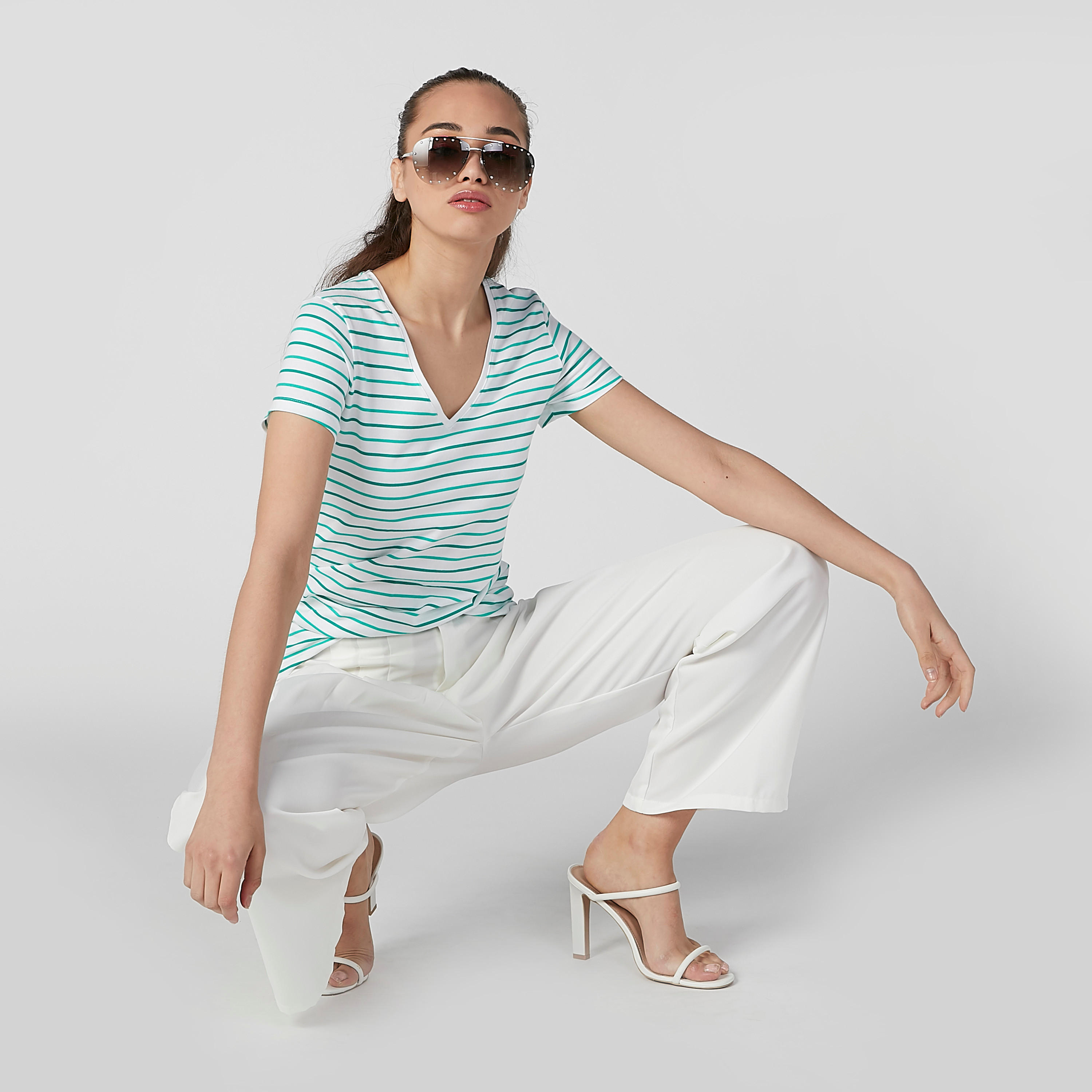 بنطال سادة بخصر متوسط الارتفاع وكشكش-women-clothing-bottoms-trousers-image-2