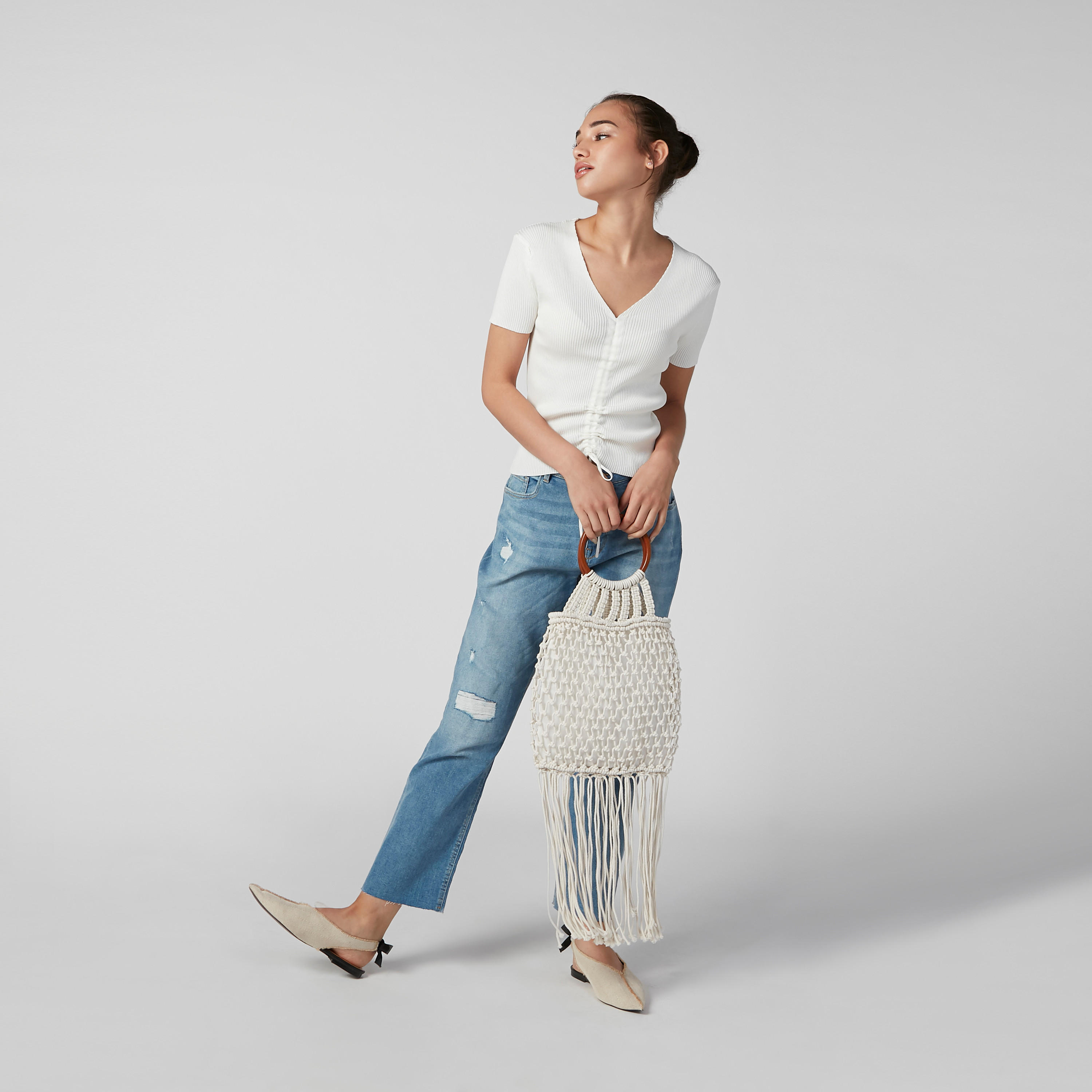تيشيرت بارز الملمس بياقة V وأكمام قصيرة-women-clothing-tshirts-image-2