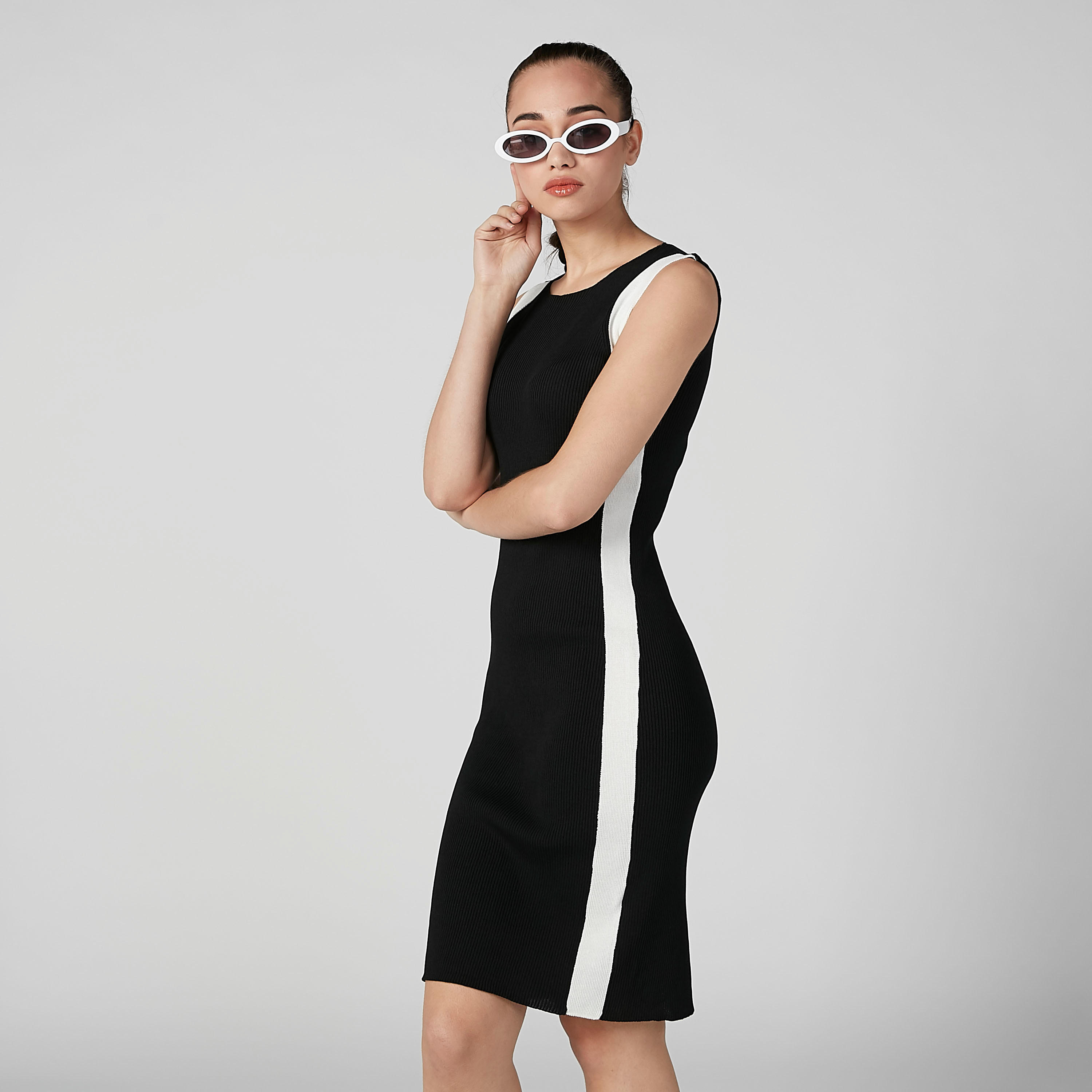 فستان سادة متوسط الطول دون أكمام بقصّة ضيّقة وياقة مستديرة-women-clothing-dresses-image-4