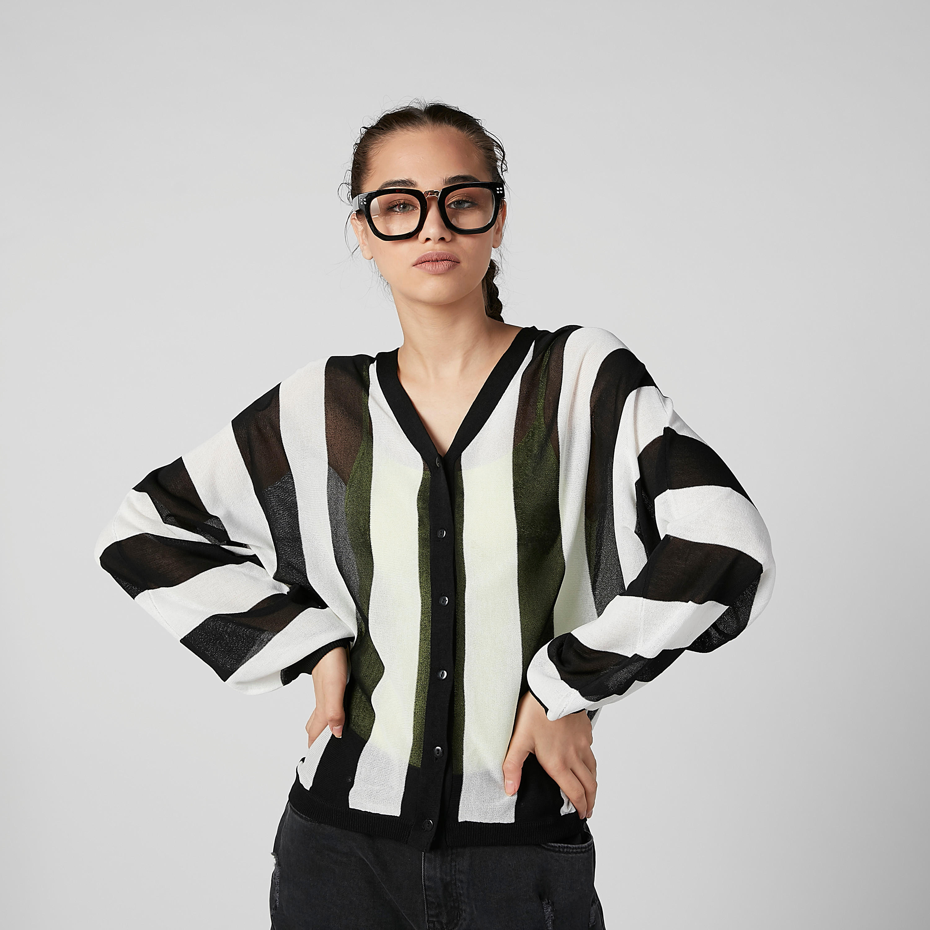جامبر مقلّم بياقة V وأكمام طويلة-women-clothing-cardigansandjumpers-jumpers-image-2