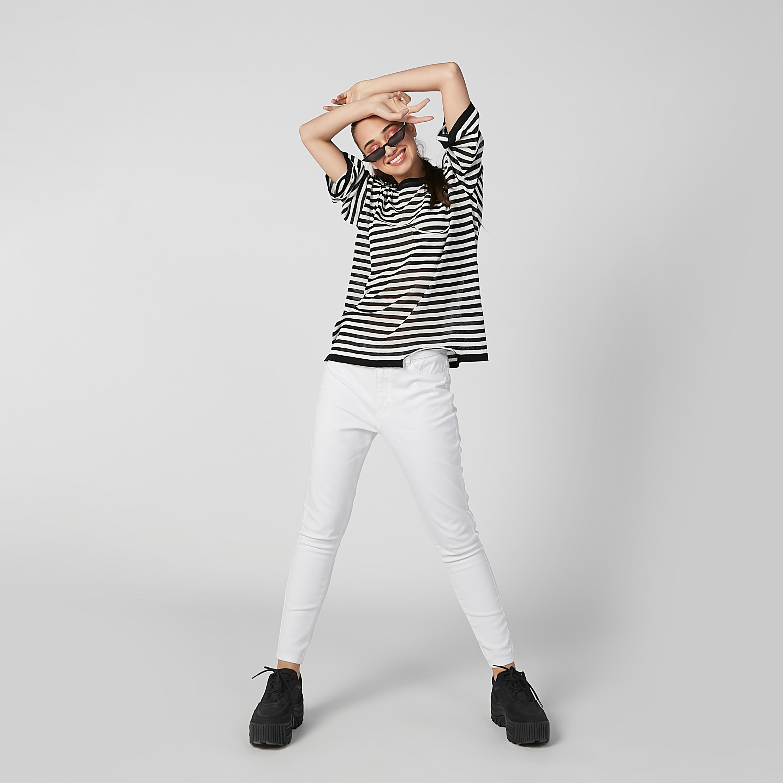 تيشيرت مقلّم بياقة مستديرة وأكمام 3/4-women-clothing-tshirts-image-2