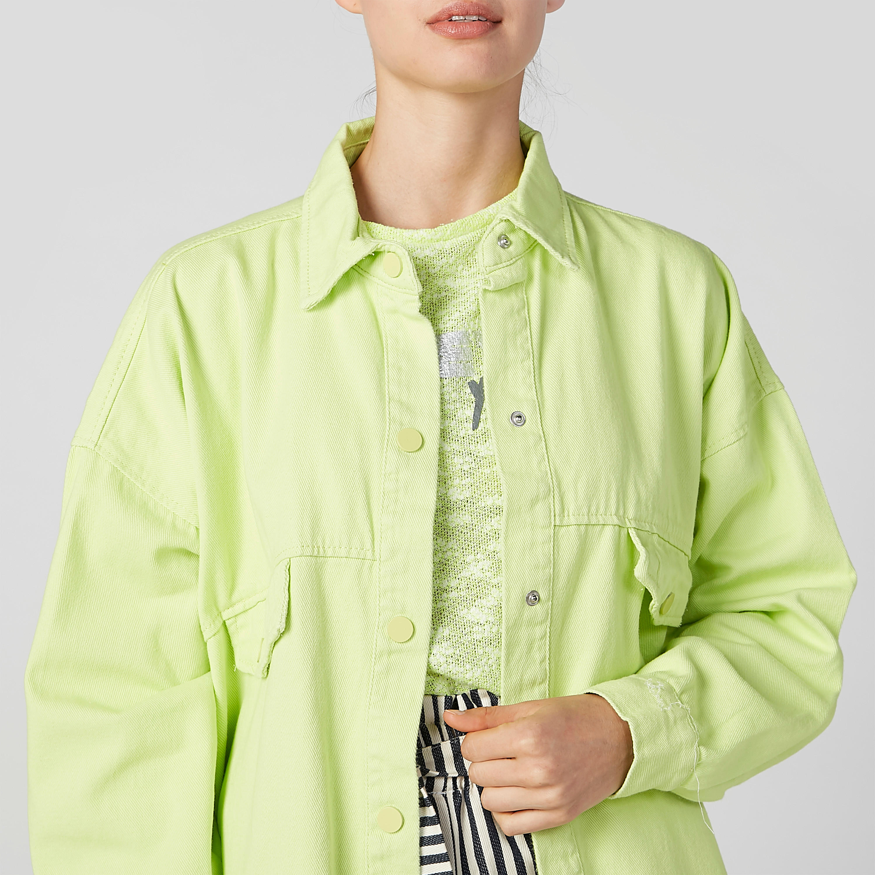 جاكيت دينم بقصّة واسعة وجيوب بطيّة وأزرار-women-winterwear-coatsandjackets-jackets-image-5