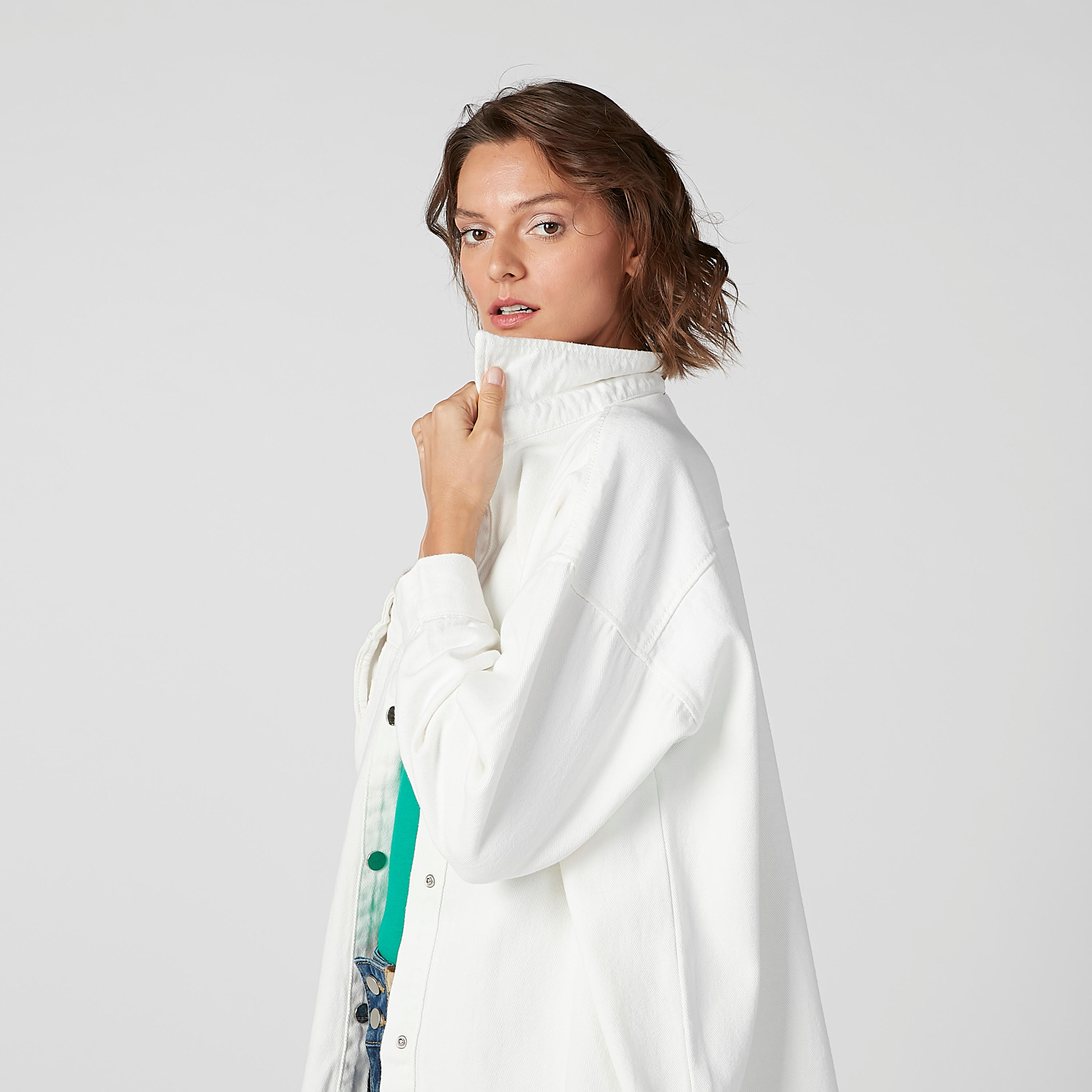 2Xtremz Denim Jacket with Buttoned Pockets and Drop Shoulder Sleeves-women-winterwear-coatsandjackets-jackets-image-3