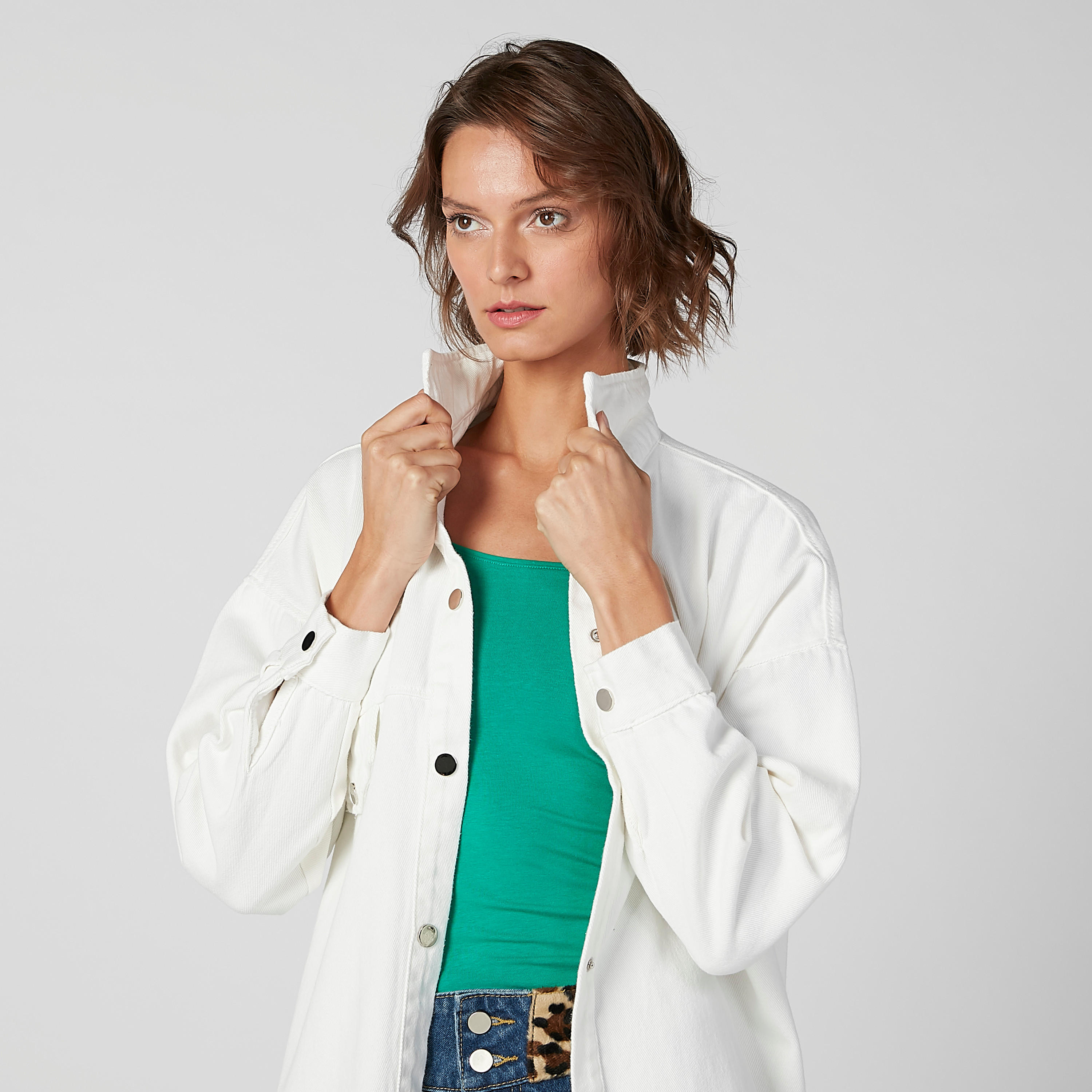 2Xtremz Denim Jacket with Buttoned Pockets and Drop Shoulder Sleeves-women-winterwear-coatsandjackets-jackets-image-4
