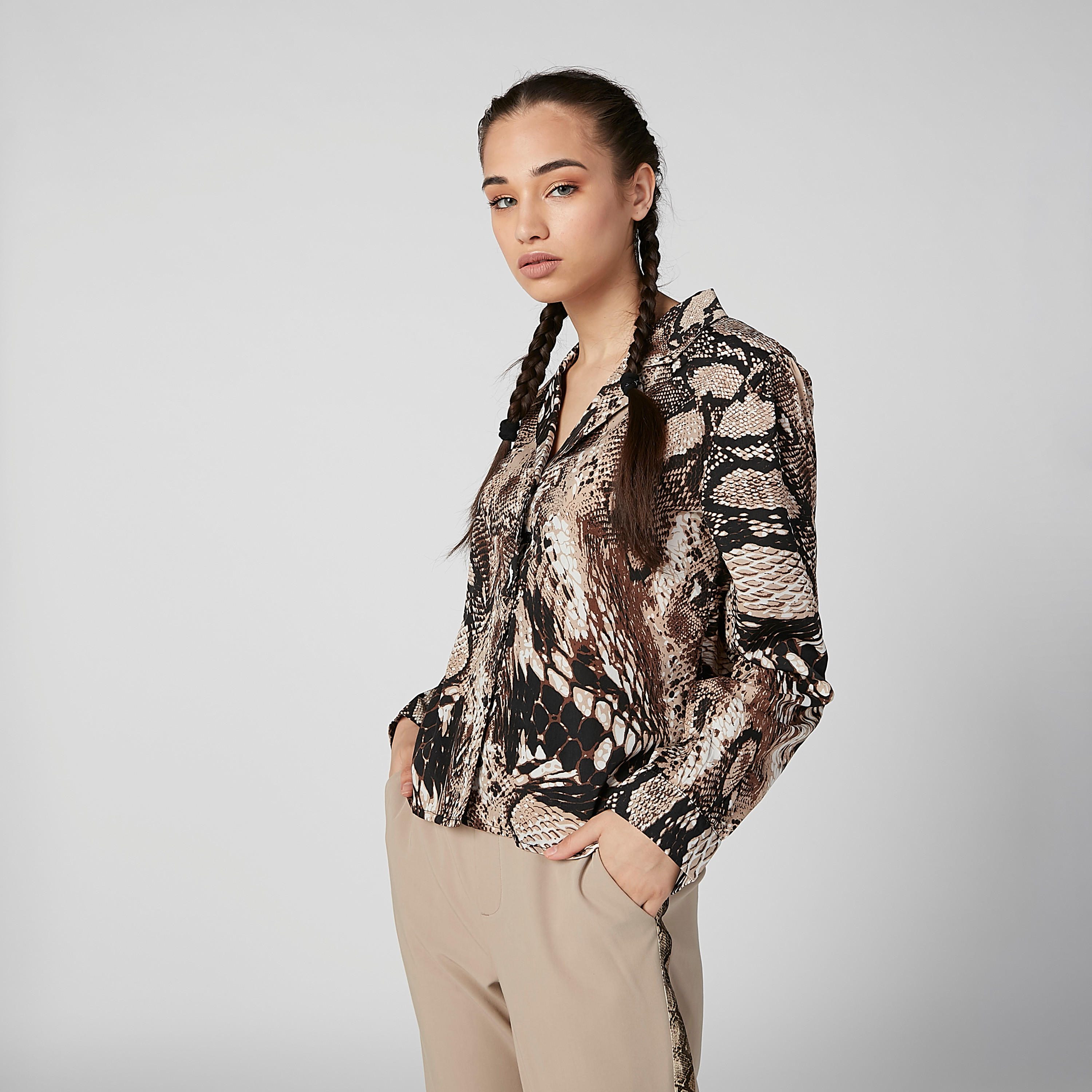 قميص بأكمام طويلة وطبعات حيوانات-women-clothing-shirtsandblouses-shirts-image-1