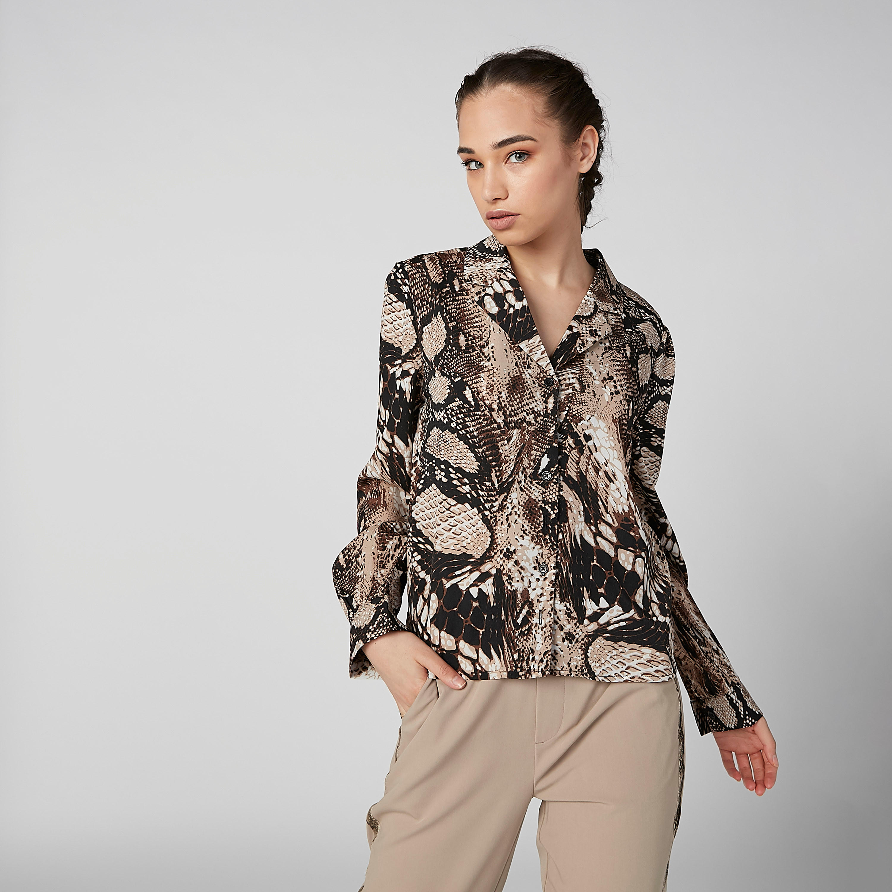 قميص بأكمام طويلة وطبعات حيوانات-women-clothing-shirtsandblouses-shirts-image-4