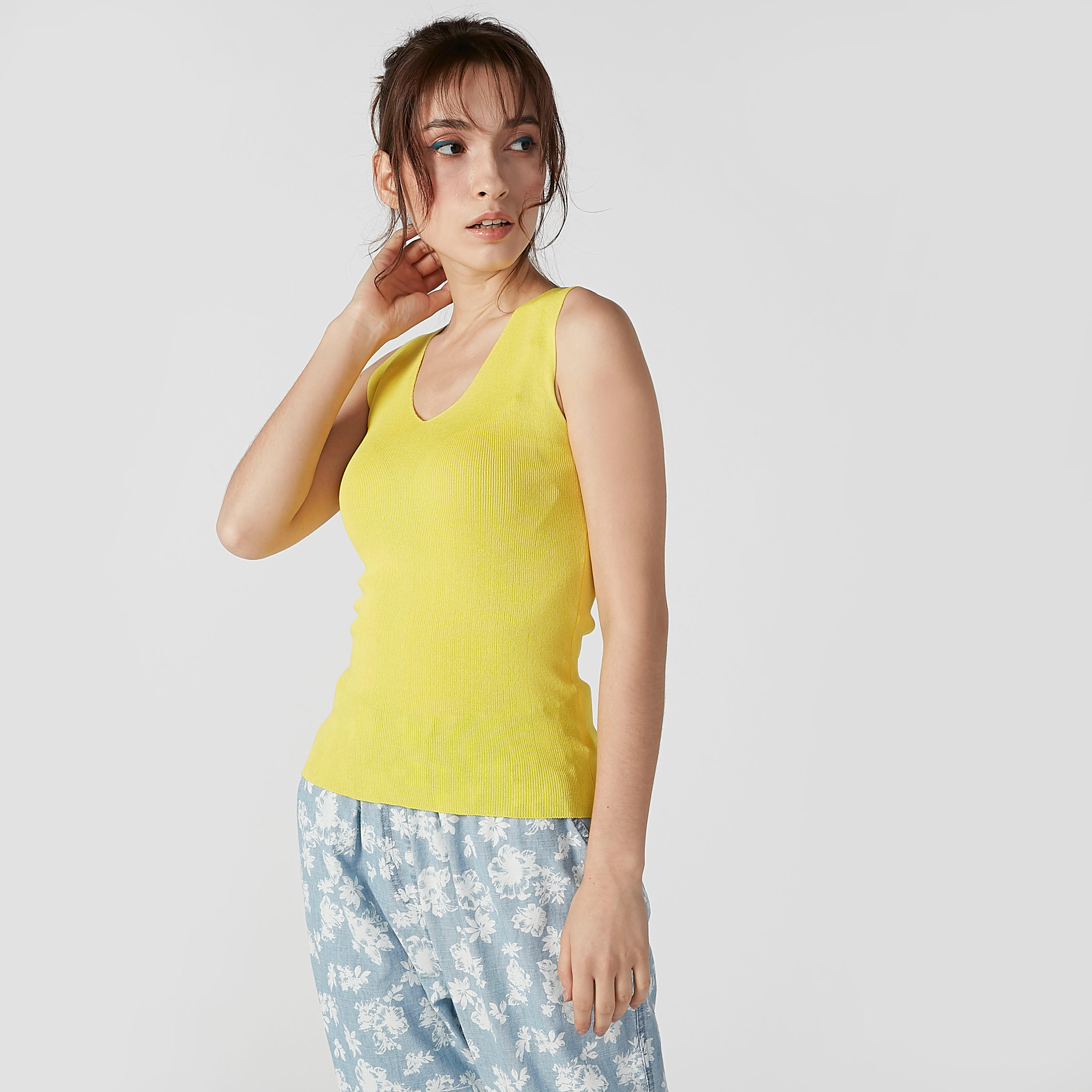 بلوزة بارزة الملمس دون أكمام بياقة V-women-clothing-shirtsandblouses-blouses-image-1