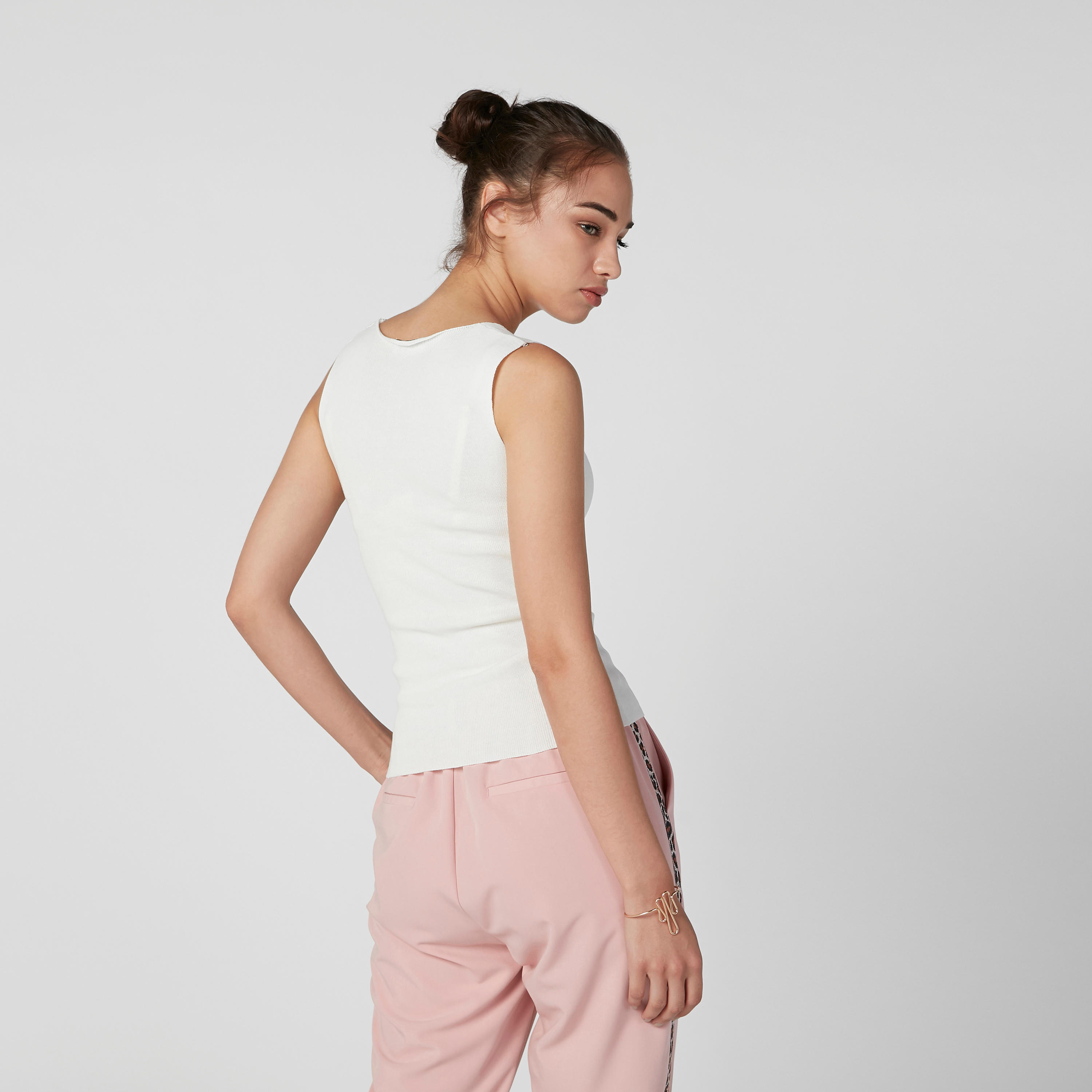بلوزة بارزة الملمس دون أكمام بياقة V-women-clothing-shirtsandblouses-blouses-image-1