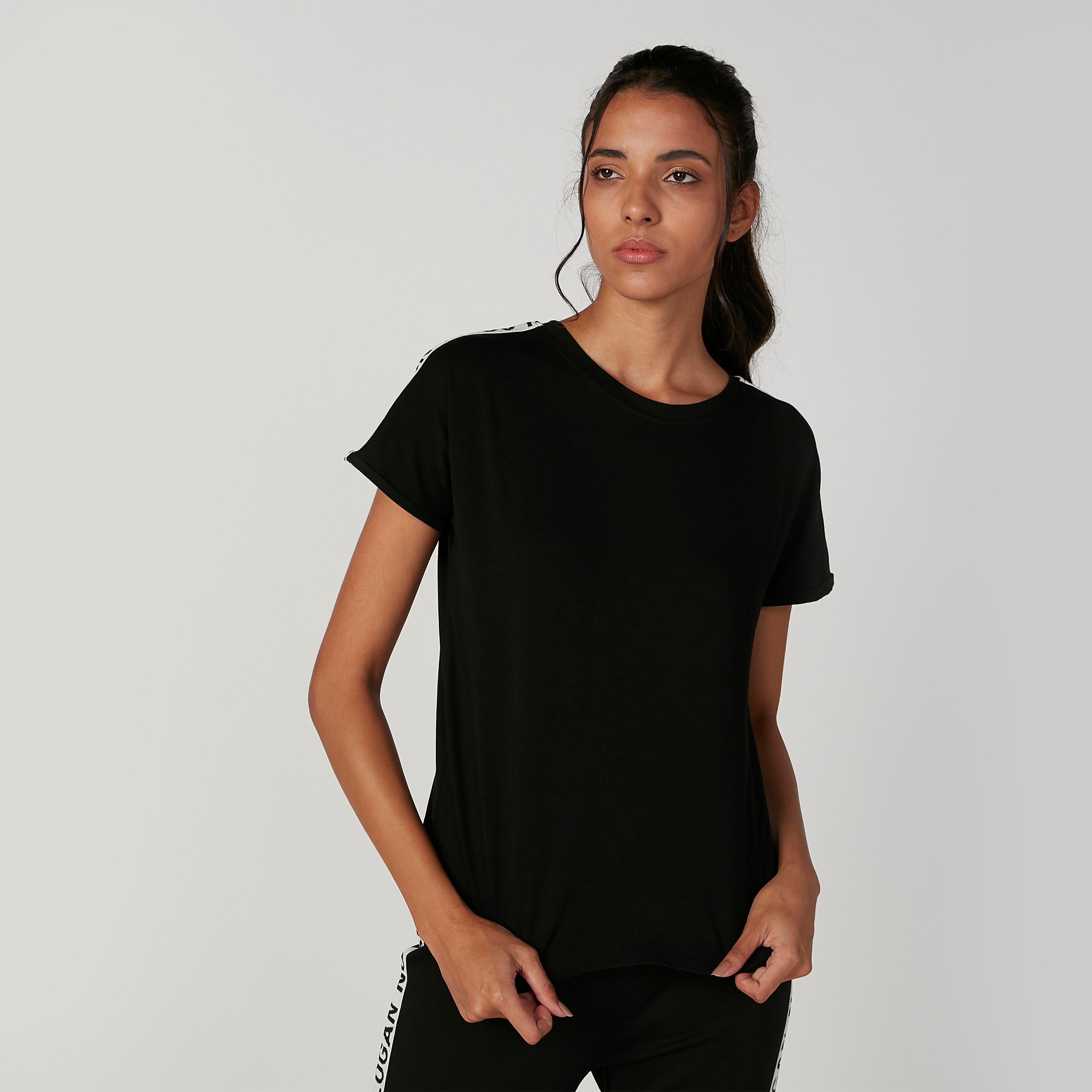 تيشيرت بياقة مستديرة وأكمام قصيرة وطبعات-women-clothing-tshirts-image-1