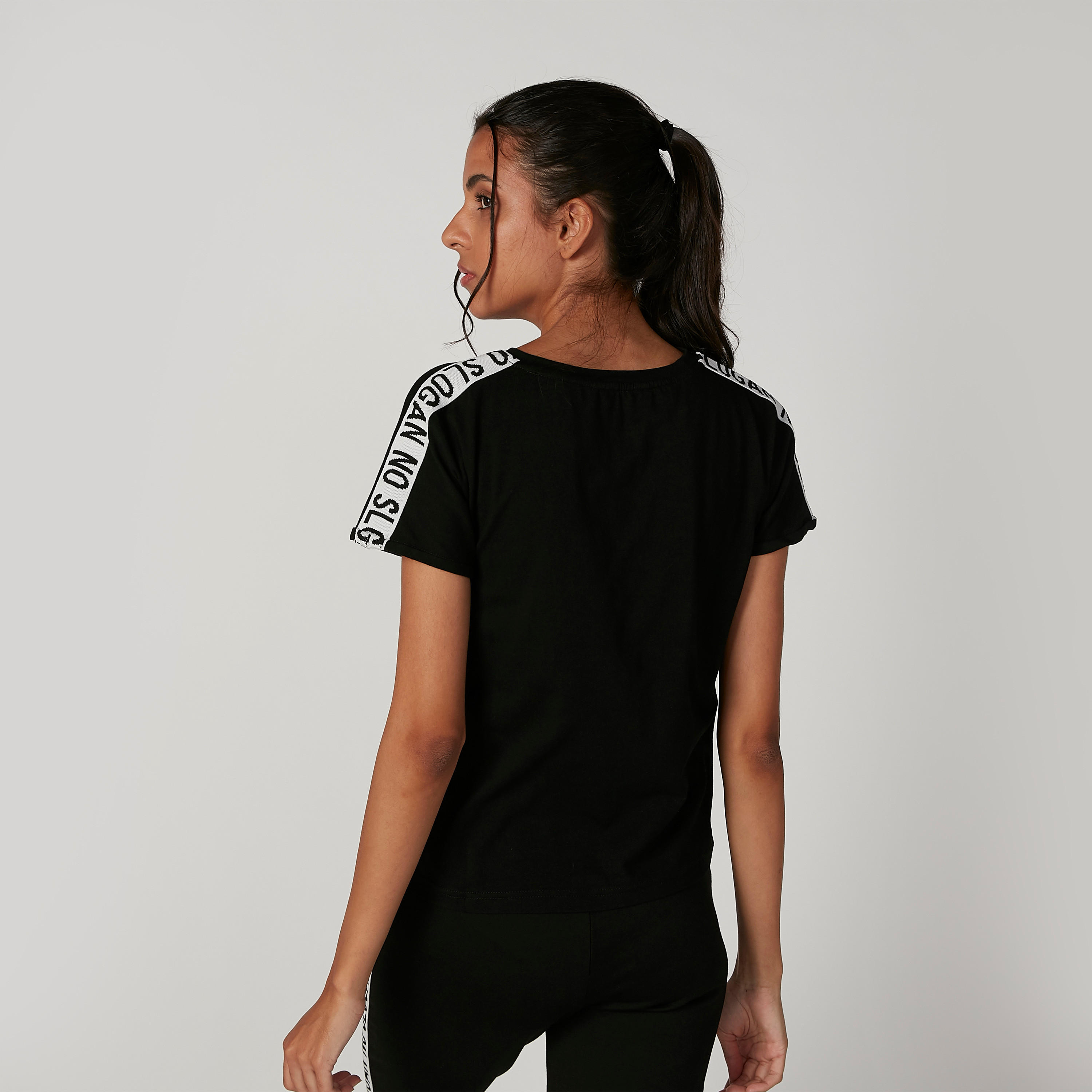 تيشيرت بياقة مستديرة وأكمام قصيرة وطبعات-women-clothing-tshirts-image-2