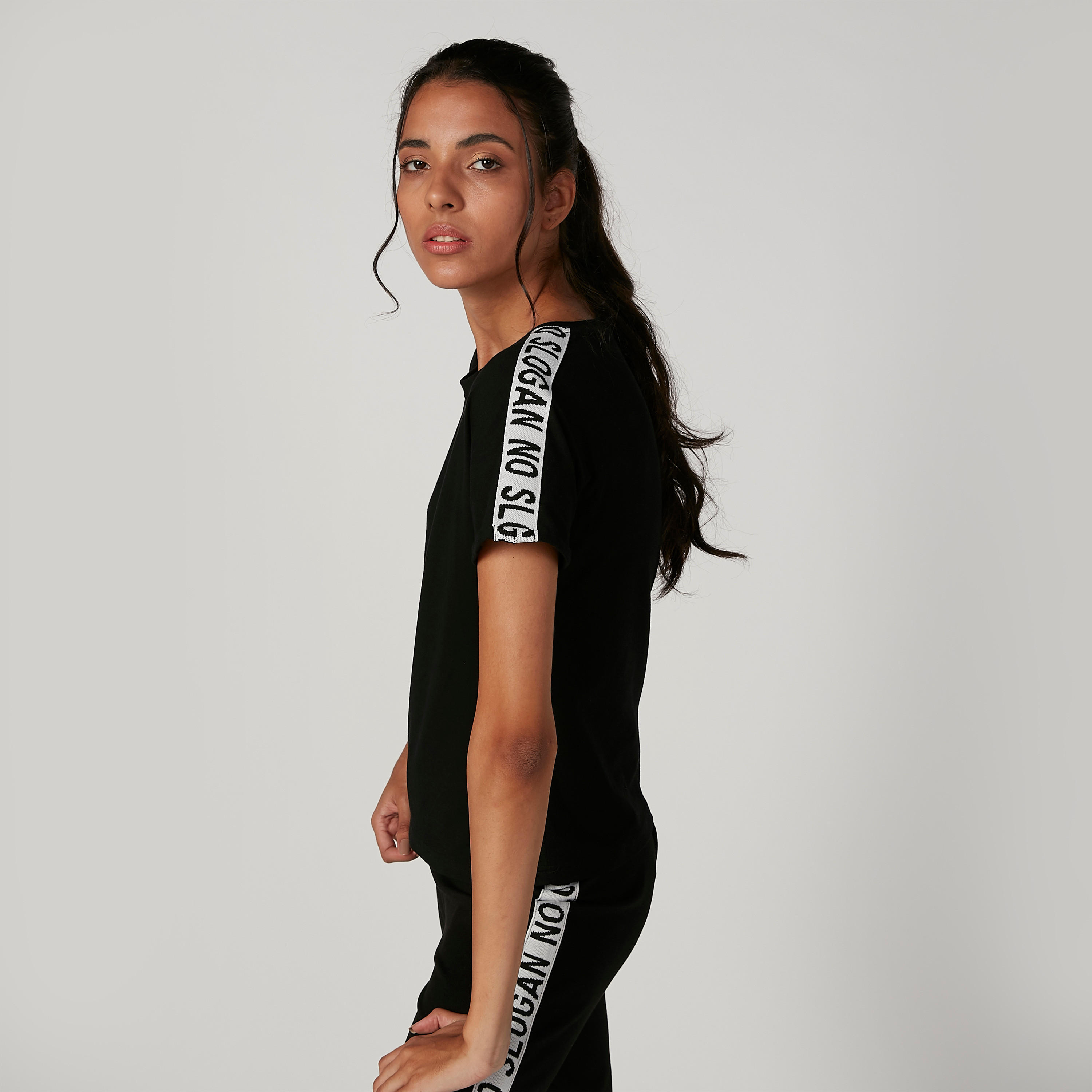 تيشيرت بياقة مستديرة وأكمام قصيرة وطبعات-women-clothing-tshirts-image-3