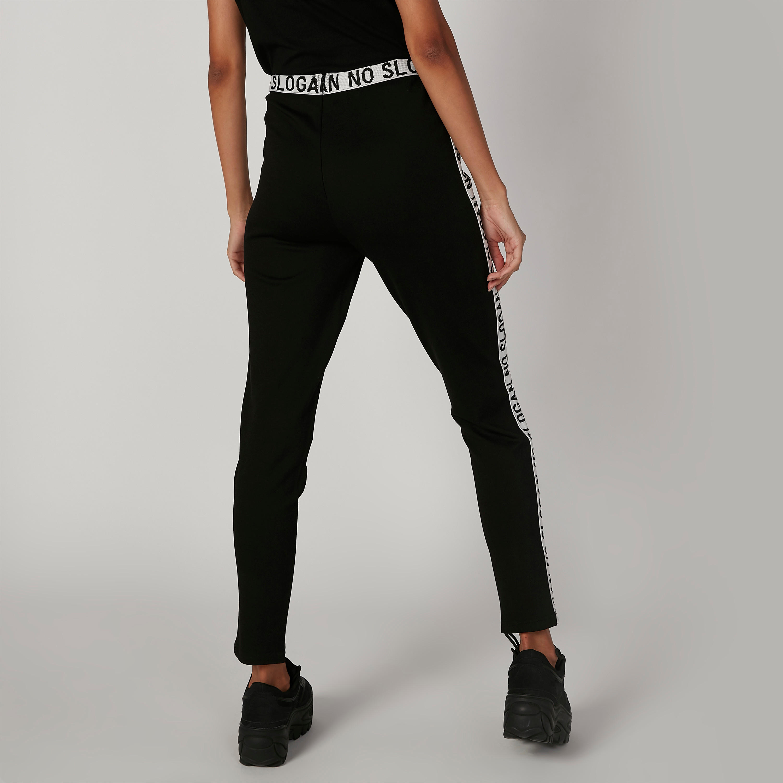 بنطلون رياضي بخصر مطّاطي مرن وطبعات-women-clothing-bottoms-trousers-image-2