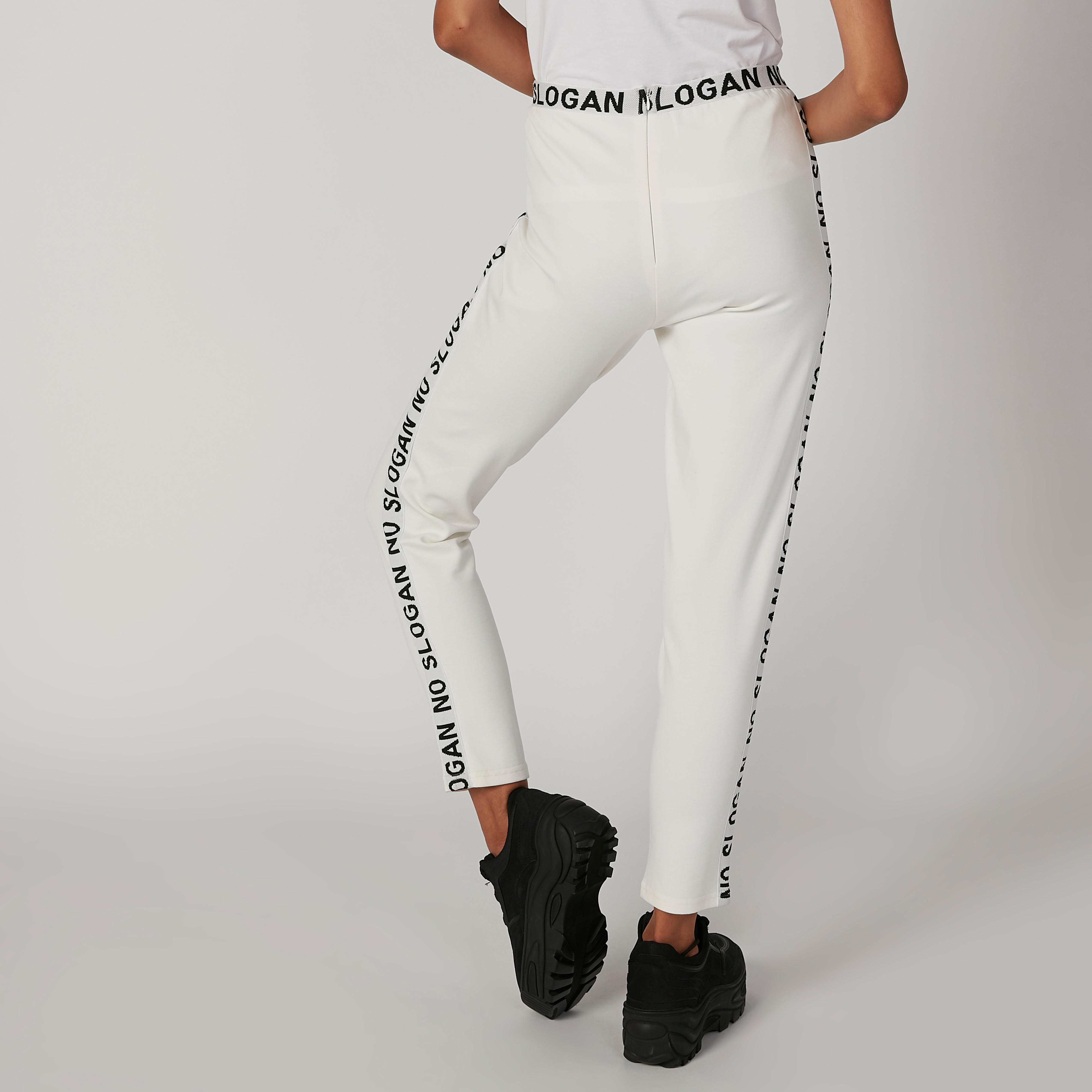 بنطلون رياضي سادة بخصر مطّاطي وشريطة بطبعات-women-clothing-bottoms-joggers-image-2