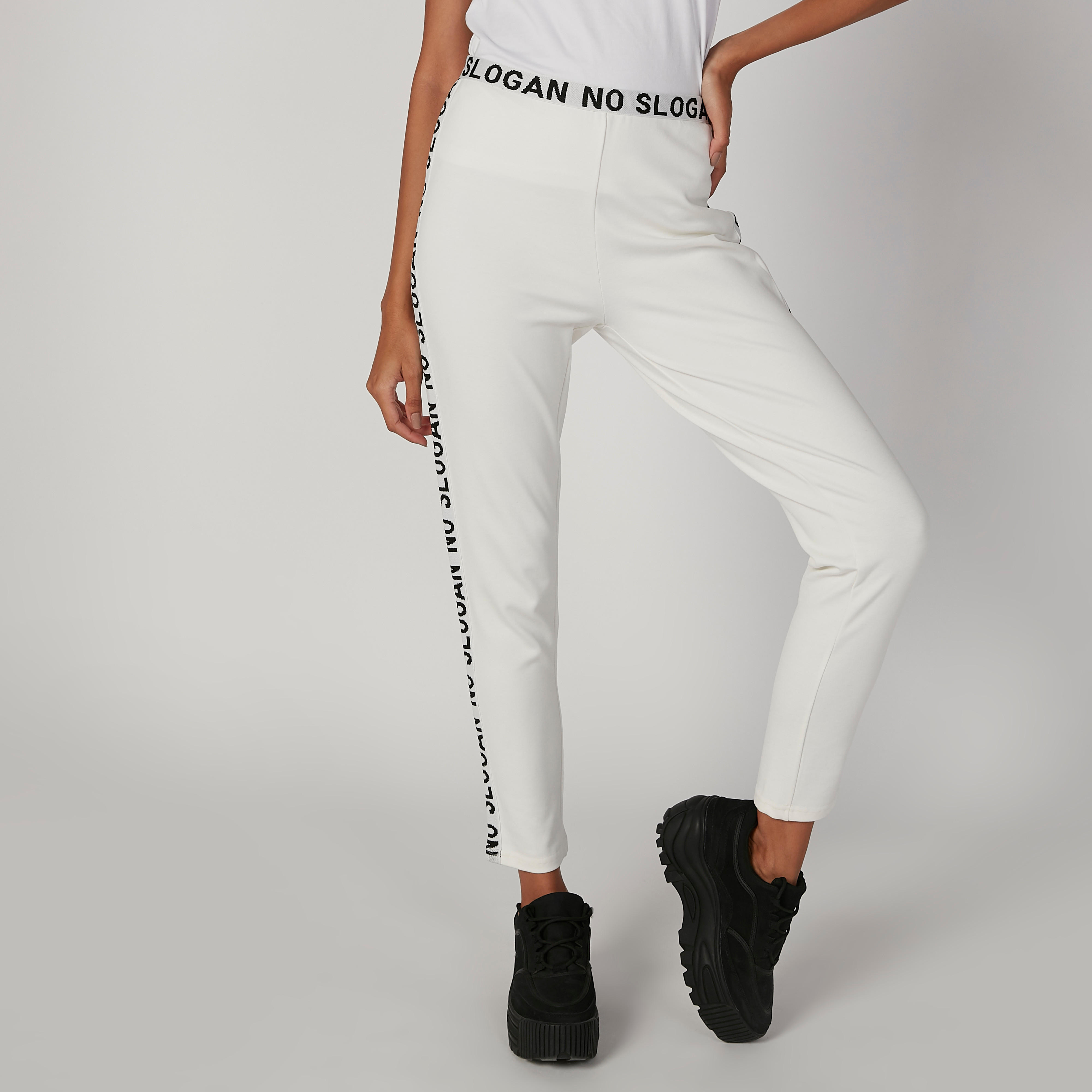 بنطلون رياضي سادة بخصر مطّاطي وشريطة بطبعات-women-clothing-bottoms-joggers-image-3
