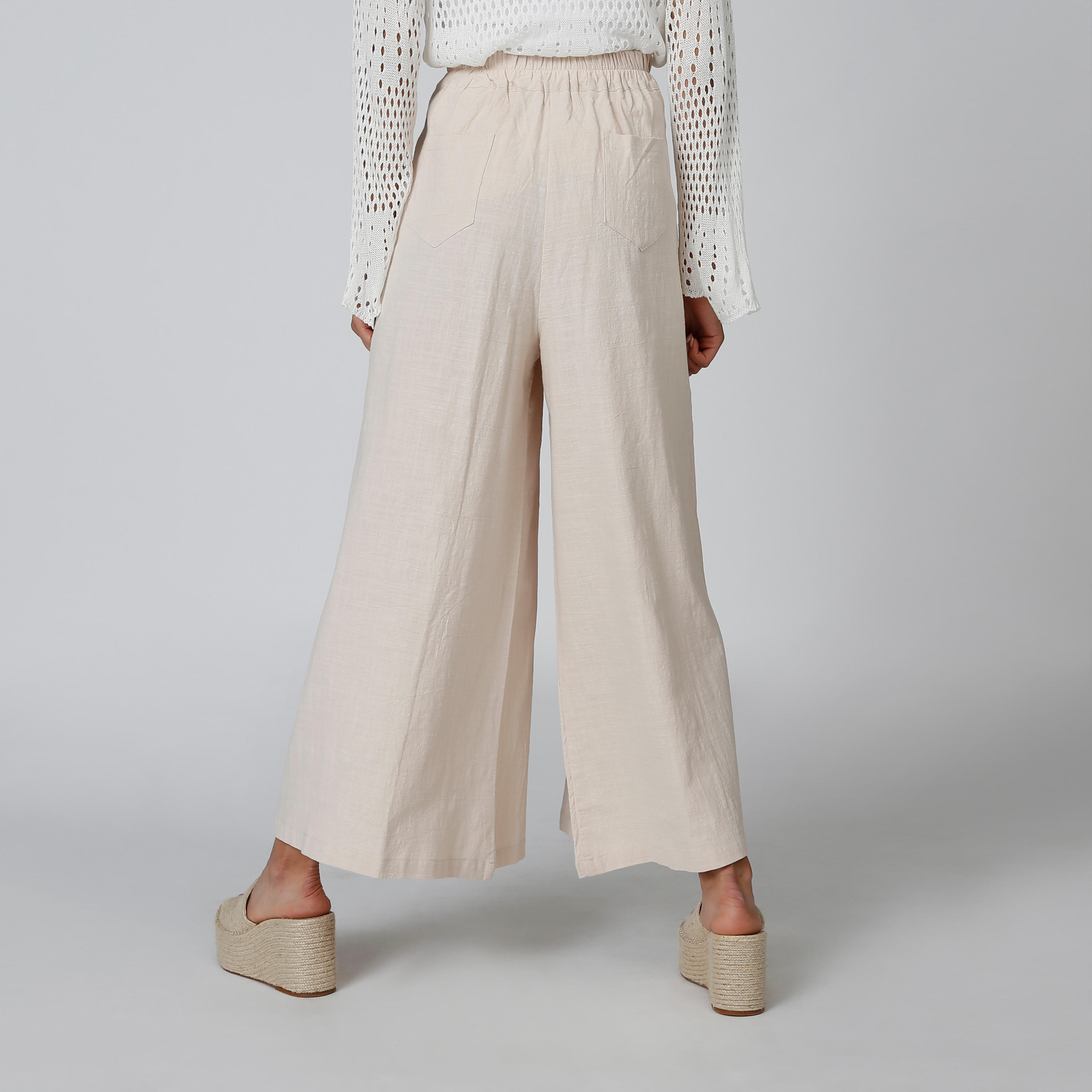 بنطلون بالازو سادة بقصّة واسعة وخصر متوسط الارتفاع وجيوب-women-clothing-bottoms-trousers-image-4