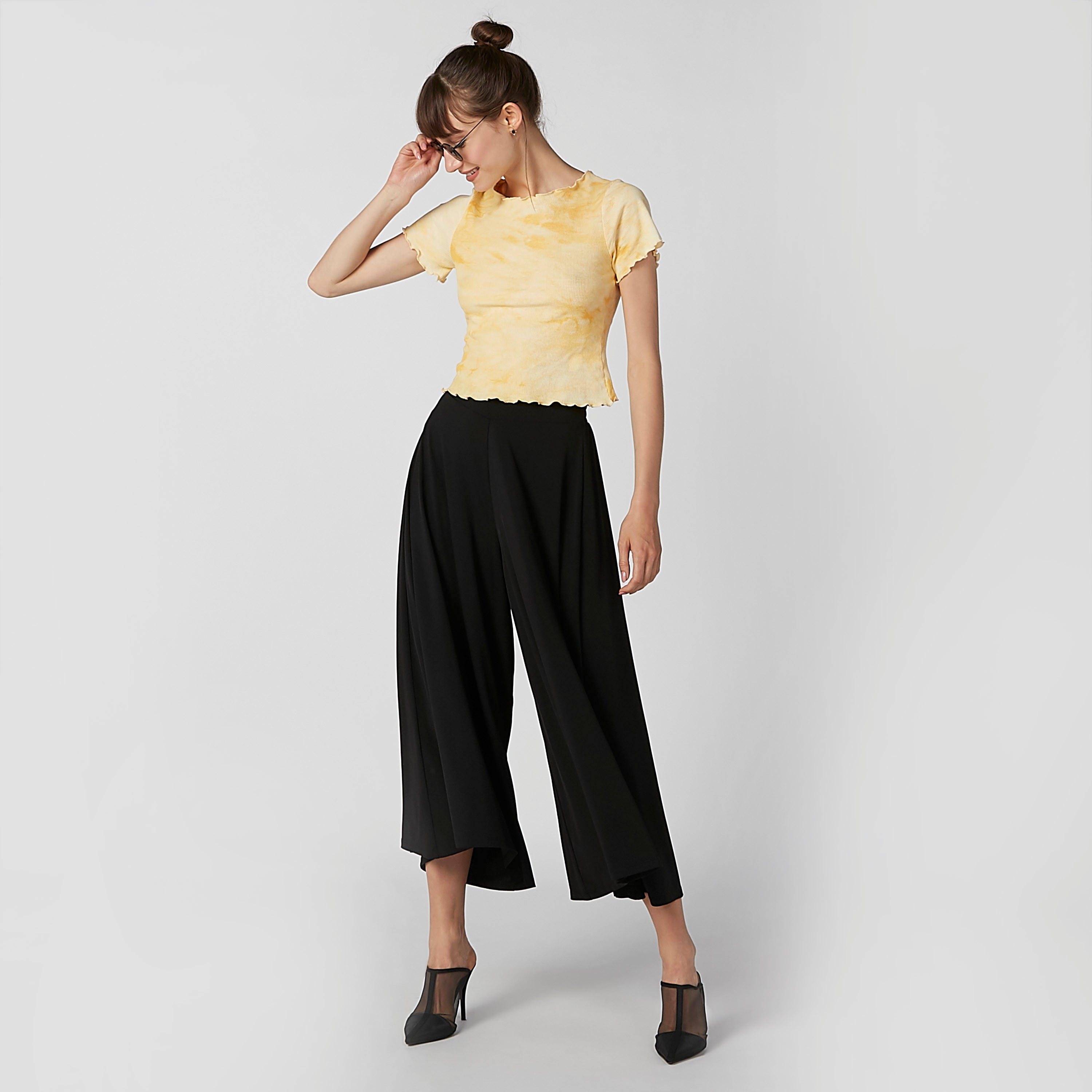 بلوزة سكيني قصيرة بياقة مستديرة وأكمام قصيرة وطبعات-women-clothing-tshirts-image-2
