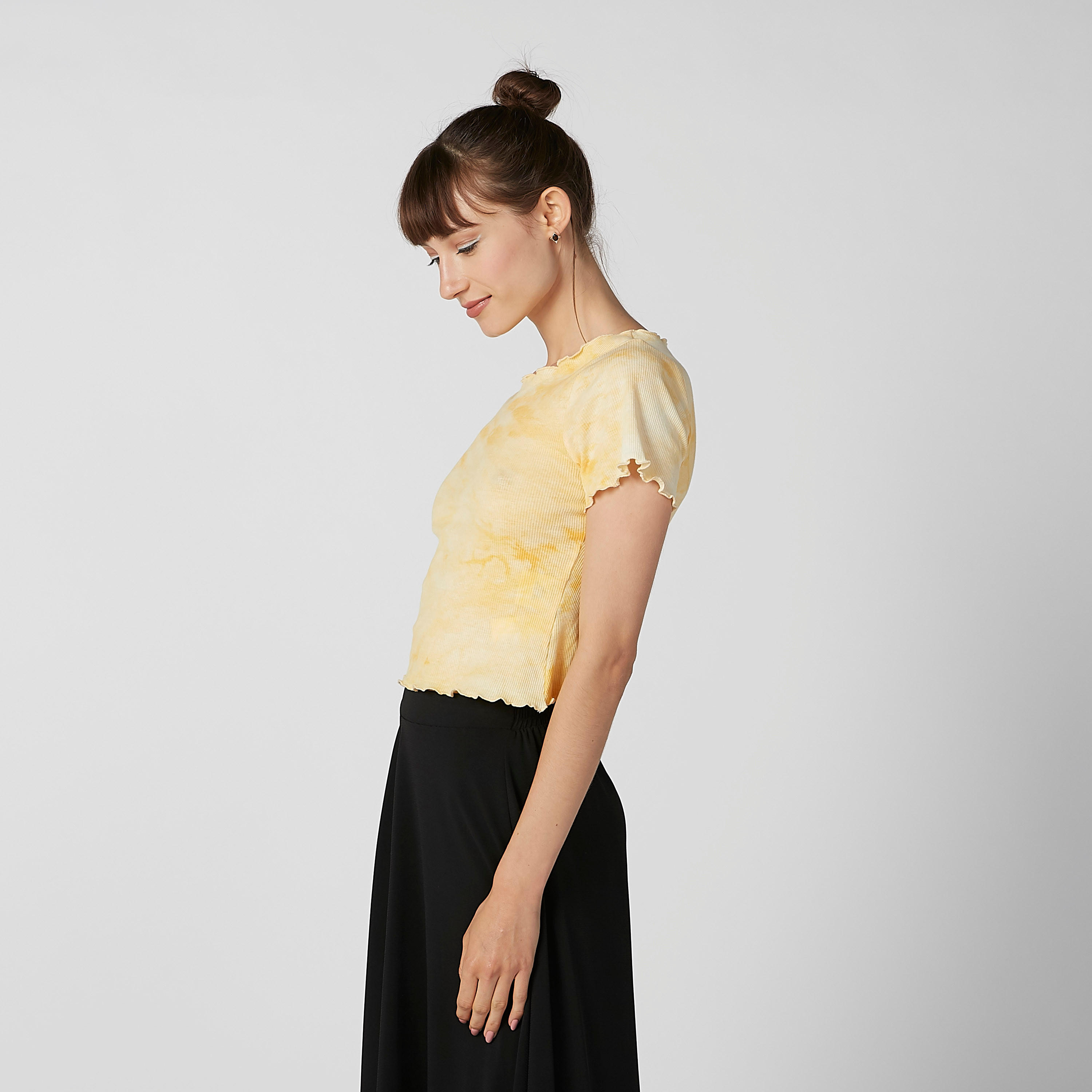 بلوزة سكيني قصيرة بياقة مستديرة وأكمام قصيرة وطبعات-women-clothing-tshirts-image-3