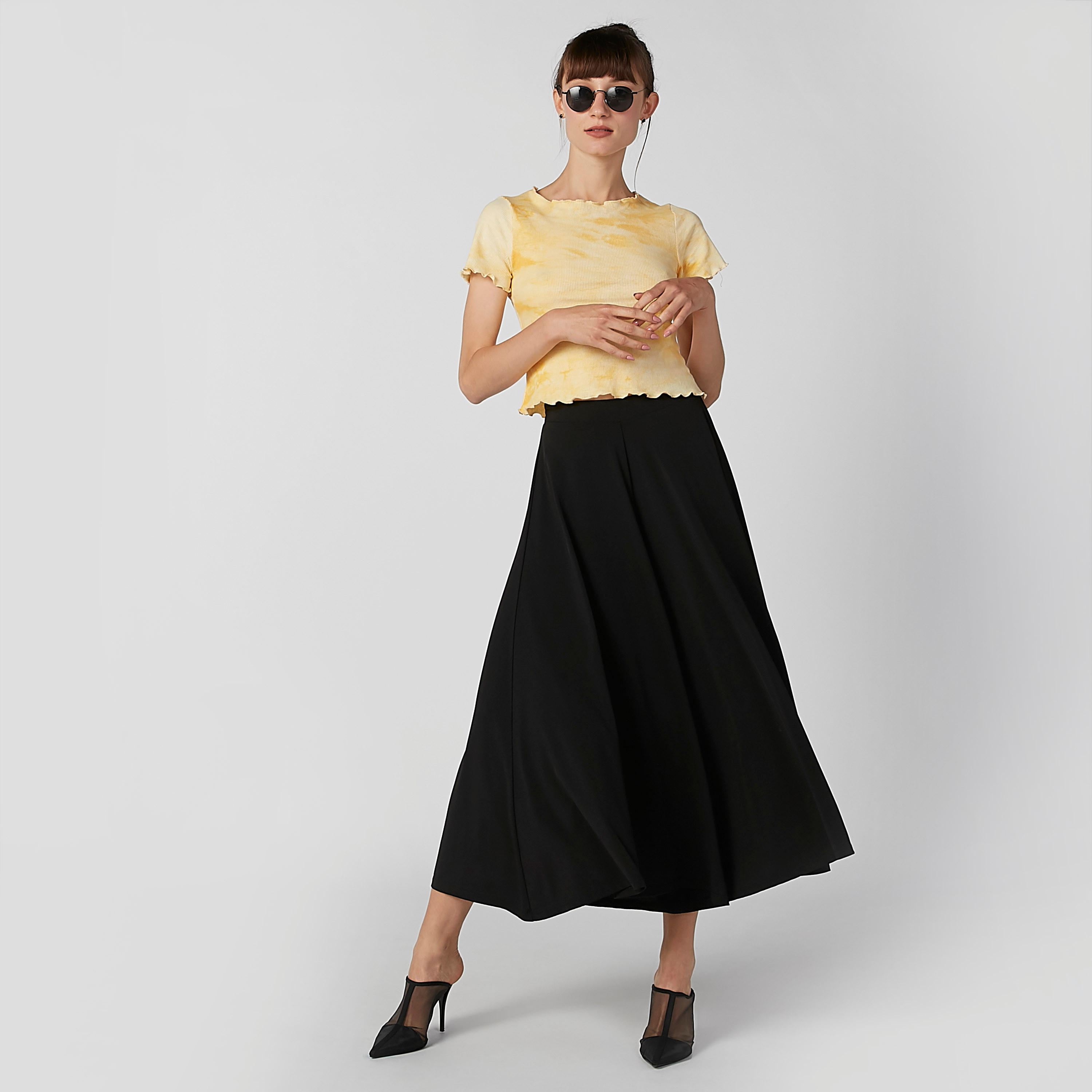 بلوزة سكيني قصيرة بياقة مستديرة وأكمام قصيرة وطبعات-women-clothing-tshirts-image-5
