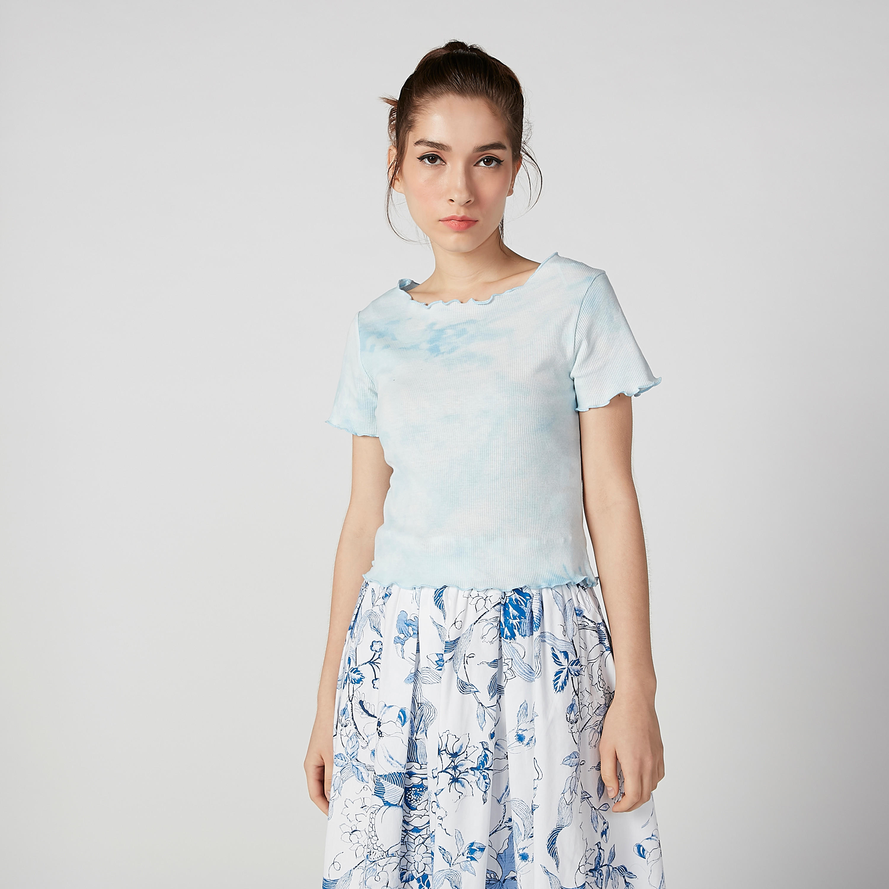 تيشيرت سكيني بارز الملمس بياقة مستديرة وأكمام قصيرة-women-clothing-tshirts-image-2