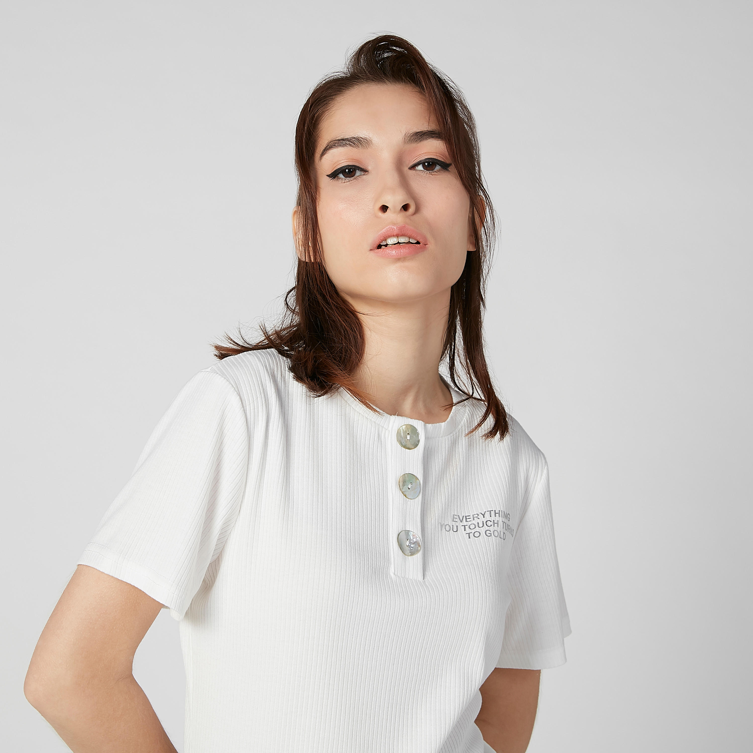 تيشيرت بارز الملمس بياقة مستديرة وأكمام قصيرة-women-clothing-tshirts-image-3