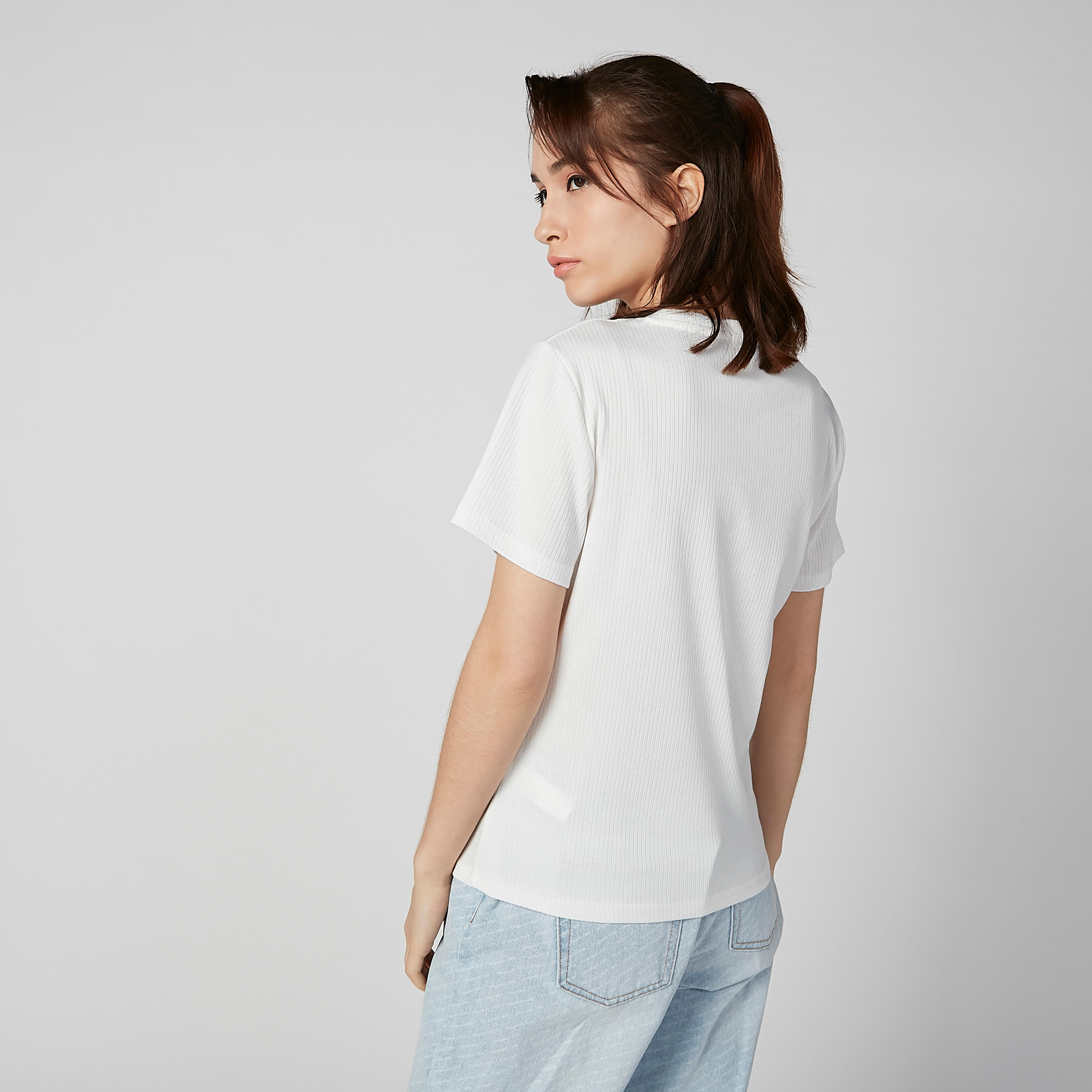 تيشيرت بارز الملمس بياقة مستديرة وأكمام قصيرة-women-clothing-tshirts-image-2