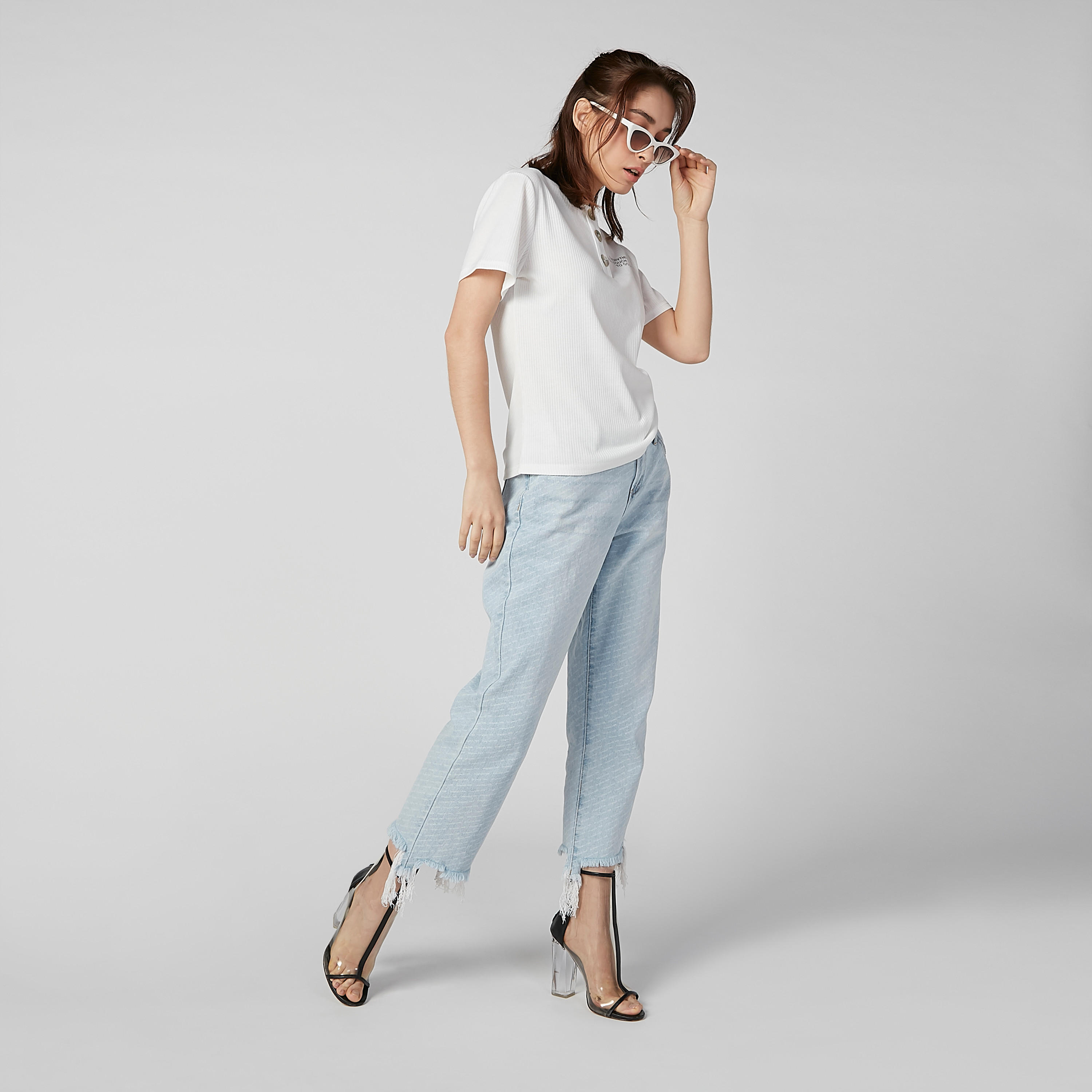 تيشيرت بارز الملمس بياقة مستديرة وأكمام قصيرة-women-clothing-tshirts-image-1