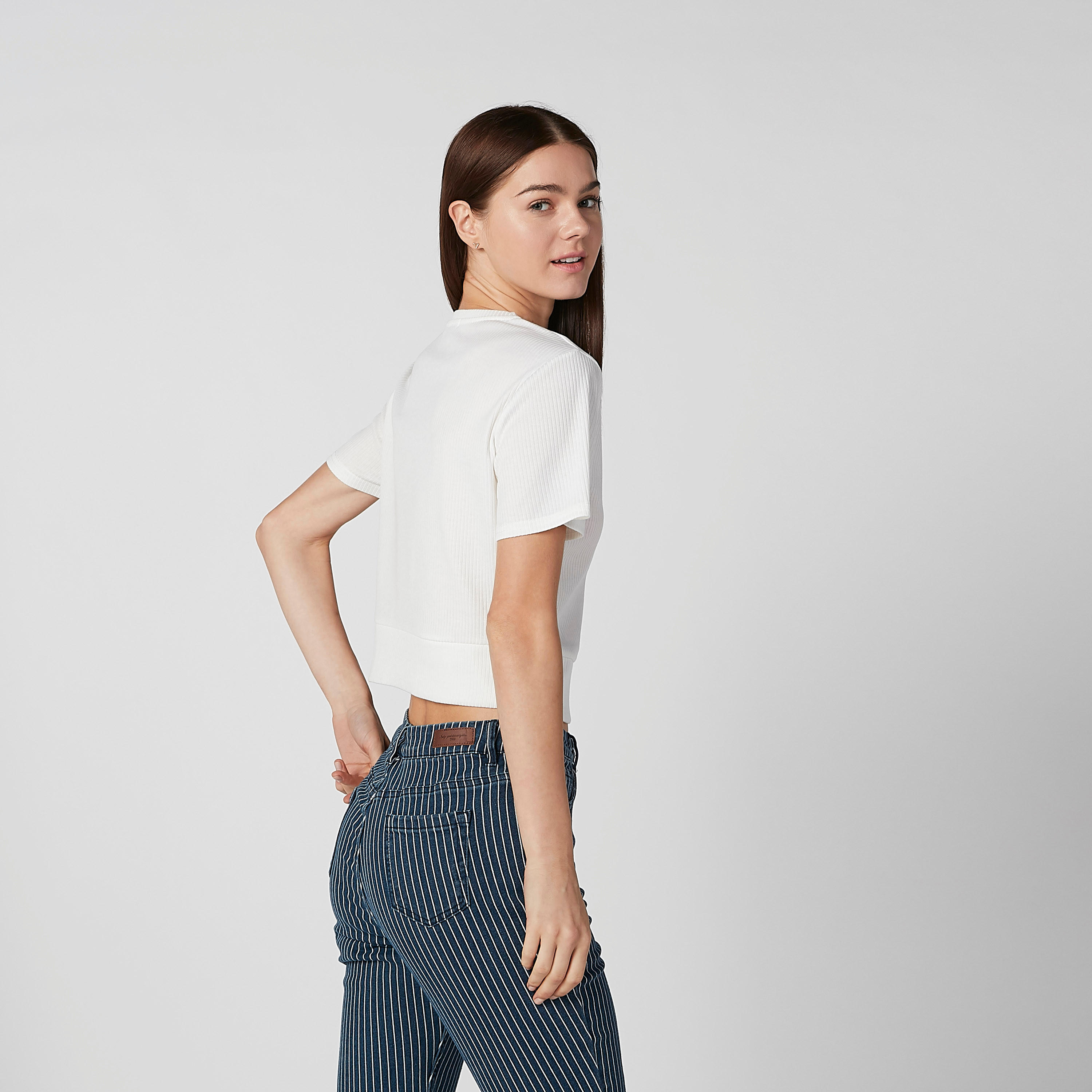 تيشيرت قصير بياقة مستديرة وأكمام قصيرة وطبعات-women-clothing-tshirts-image-1