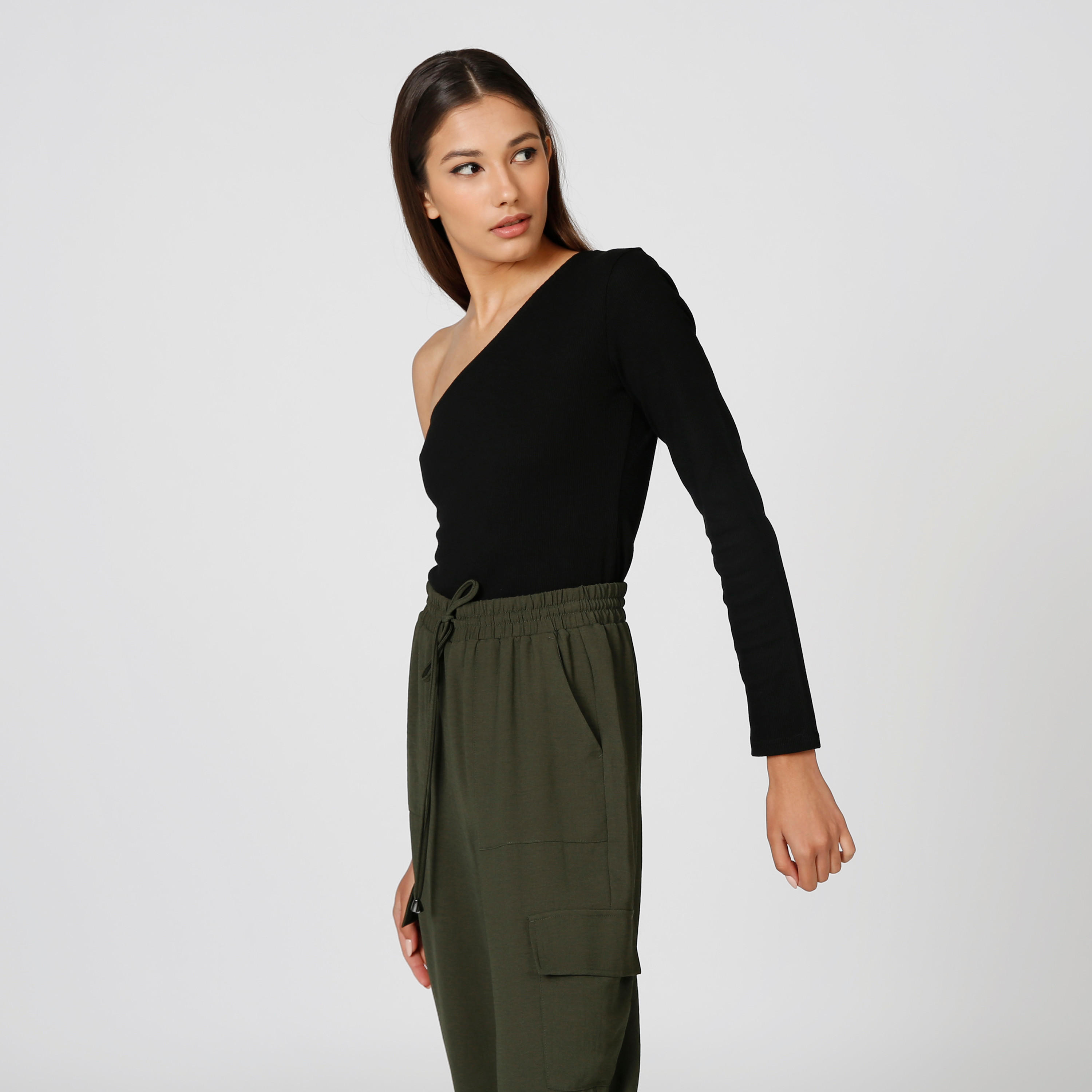 بلوزة سكيني سادة بكم واحد-women-clothing-shirtsandblouses-blouses-image-2