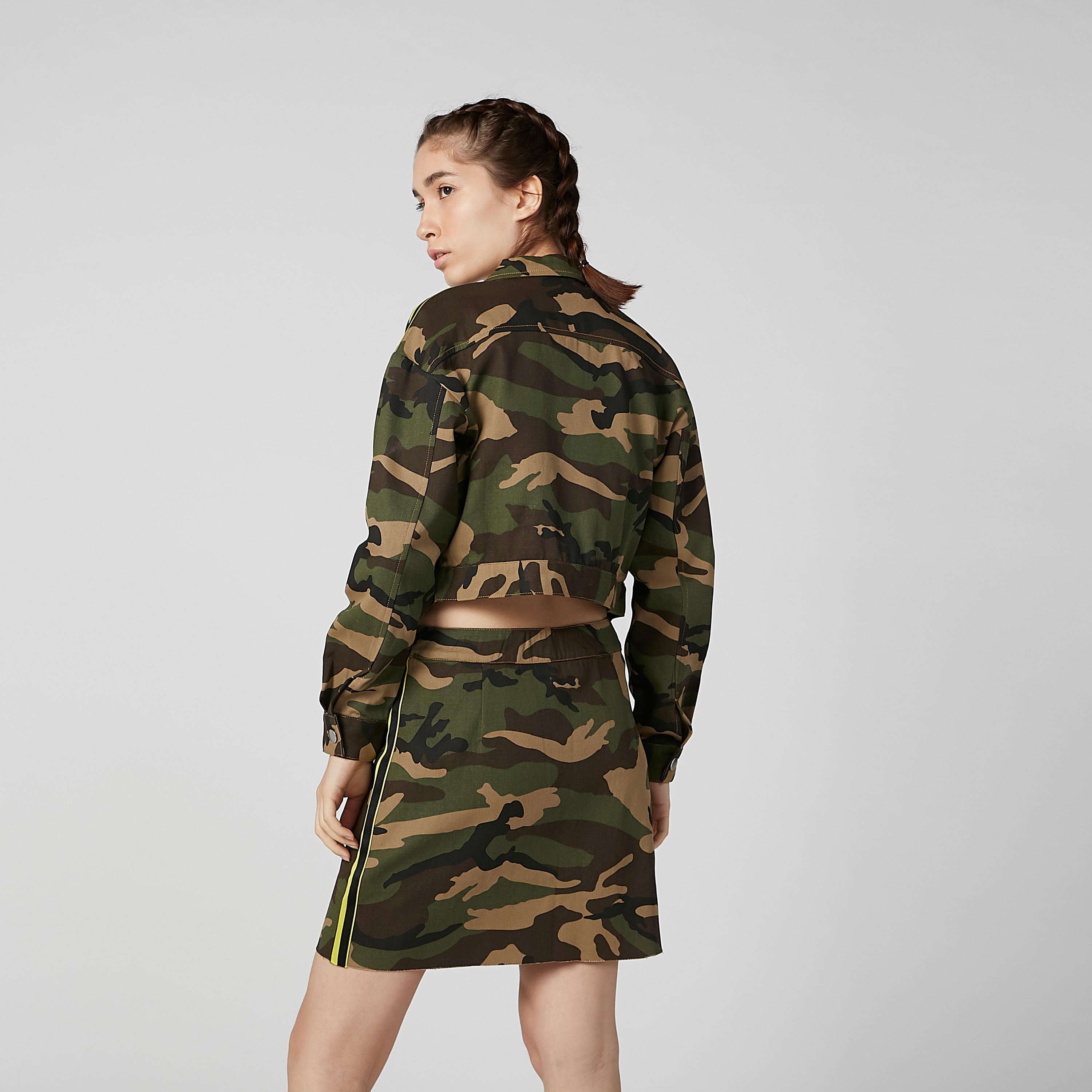 جاكيت قصير بأكمام طويلة وشريطة وطبعات مموّهة-women-winterwear-coatsandjackets-jackets-image-5