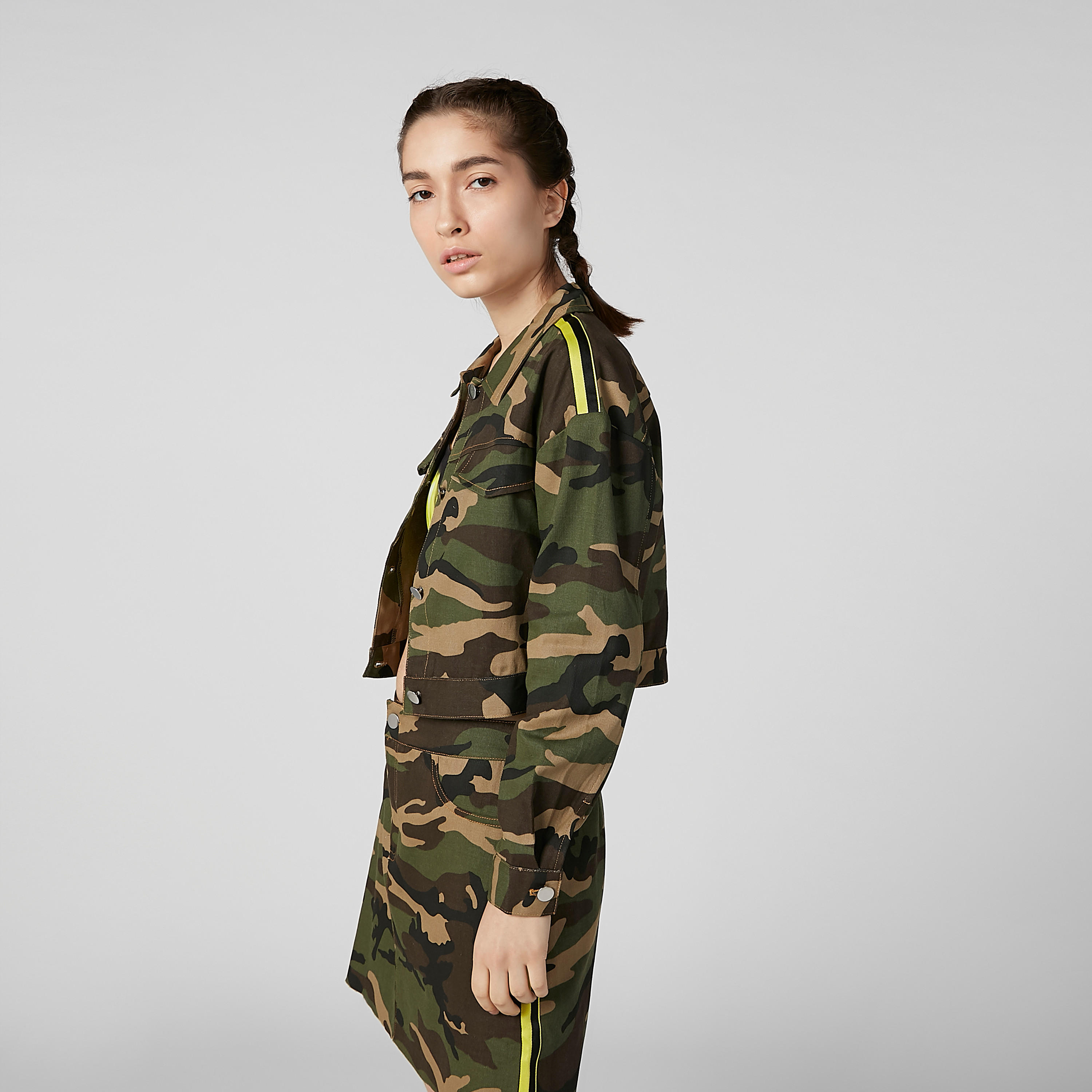 جاكيت قصير بأكمام طويلة وشريطة وطبعات مموّهة-women-winterwear-coatsandjackets-jackets-image-7