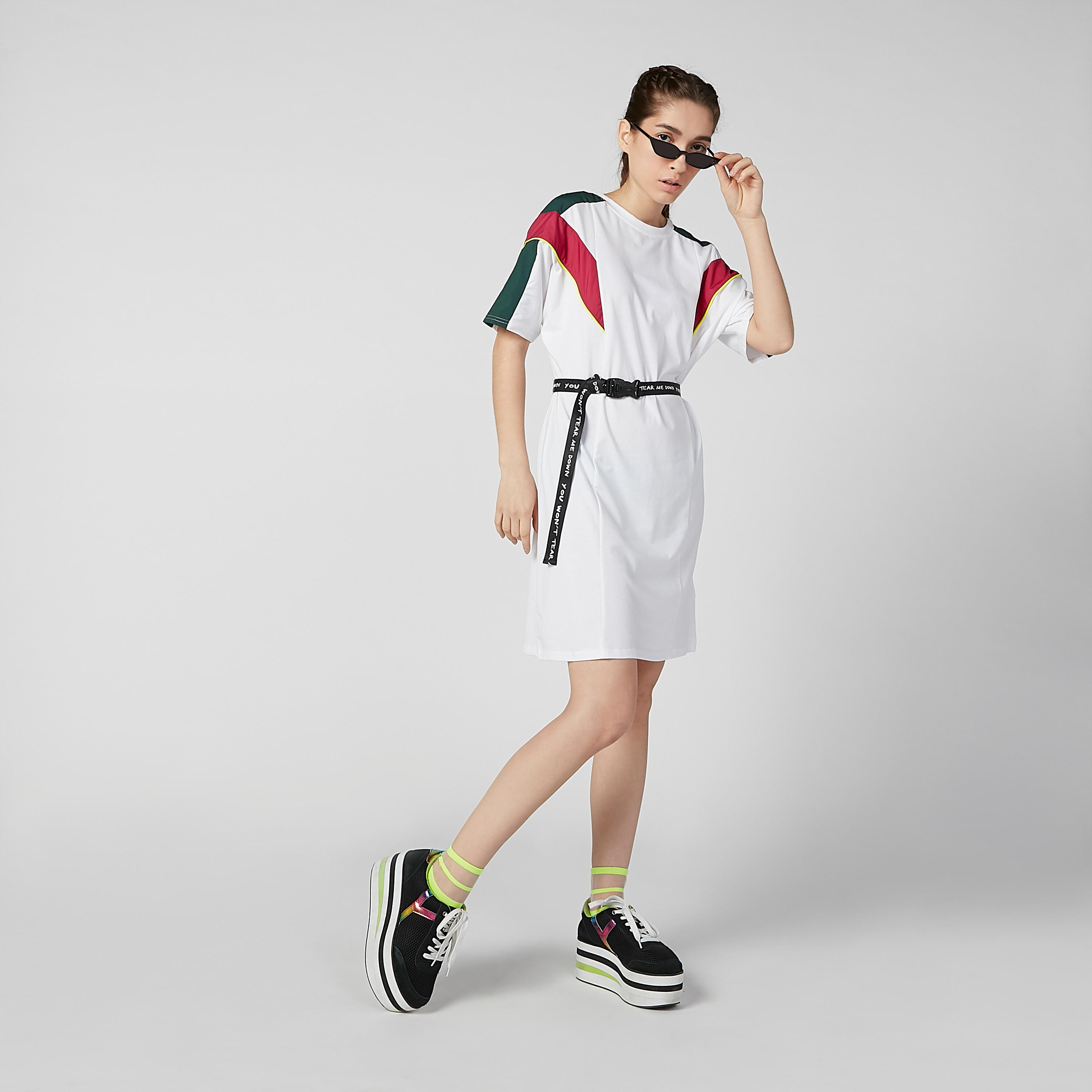 فستان تيشيرت ميدي بنمط كتل الألوان بأكمام قصيرة وحزام بطبعات-women-clothing-dresses-image-2