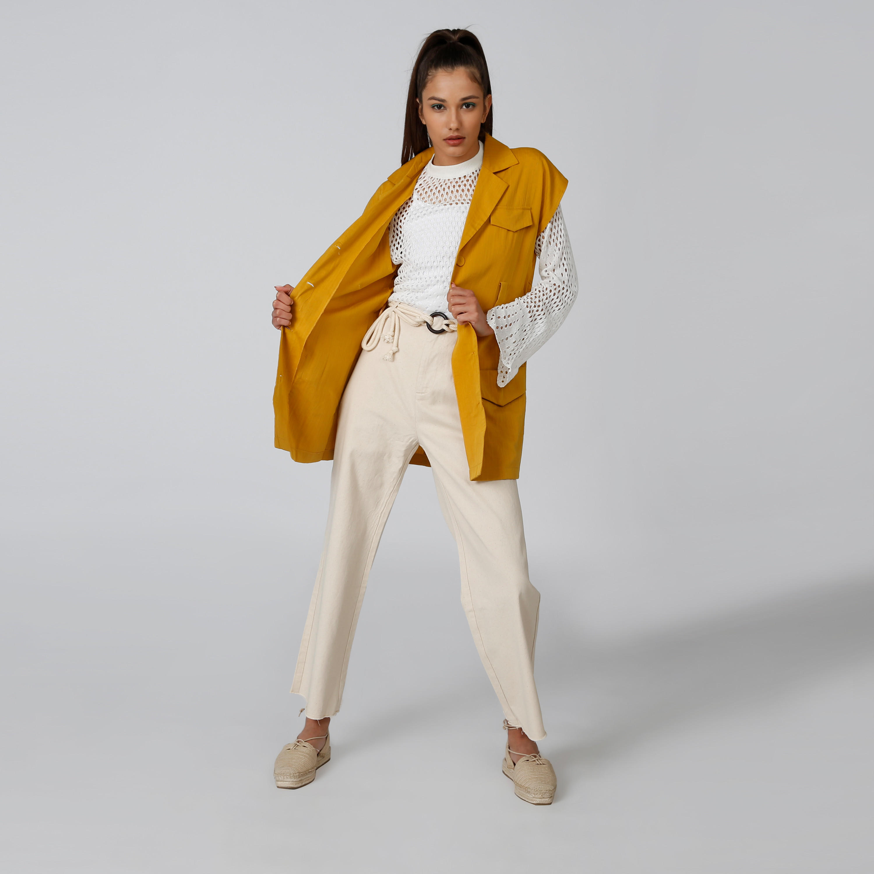 بلوزة دانتيل بياقة عالية وأكمام طويلة-women-clothing-shirtsandblouses-blouses-image-1