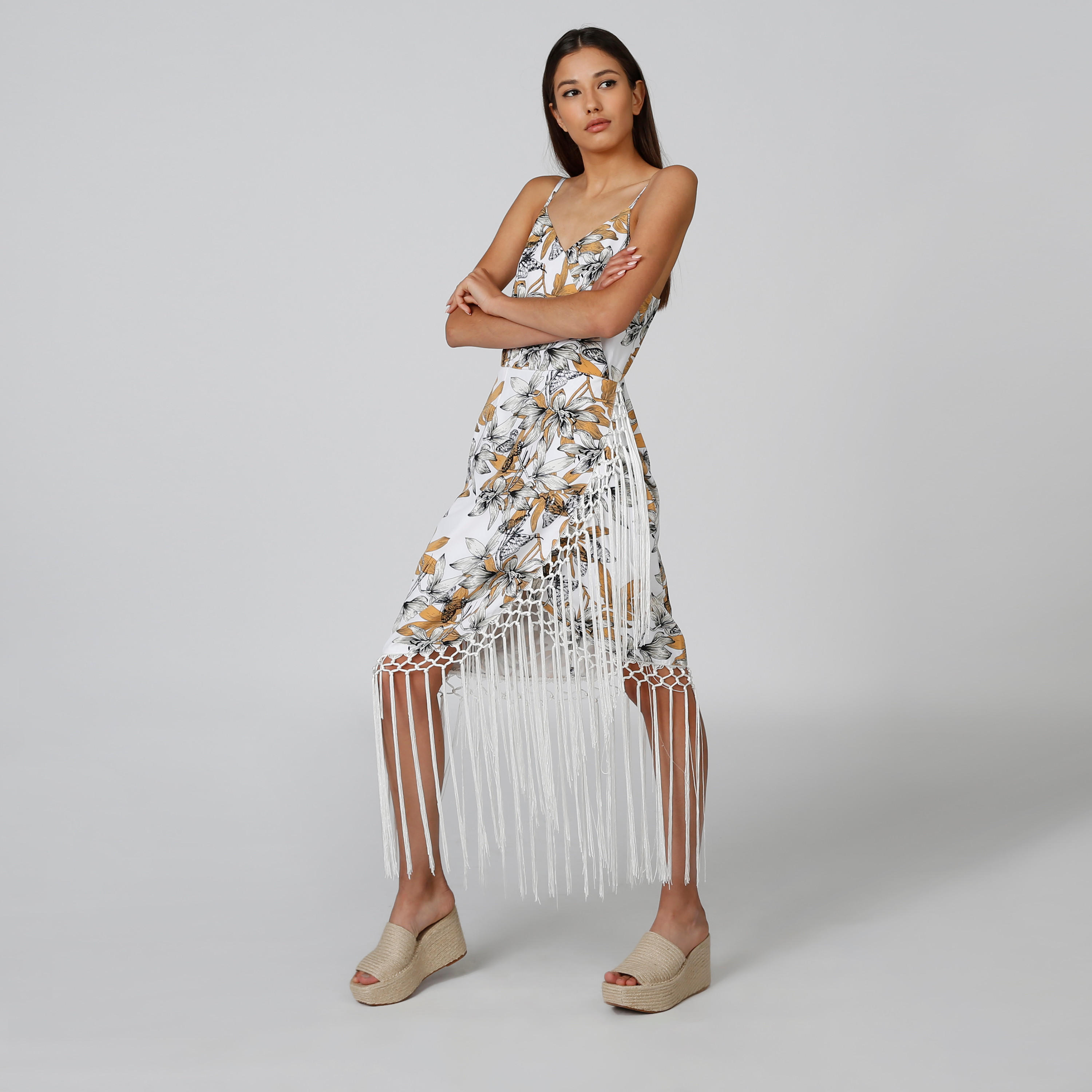 فستان ميدي دون أكمام بياقة V وشُرّابات وطبعات-women-clothing-dresses-image-1