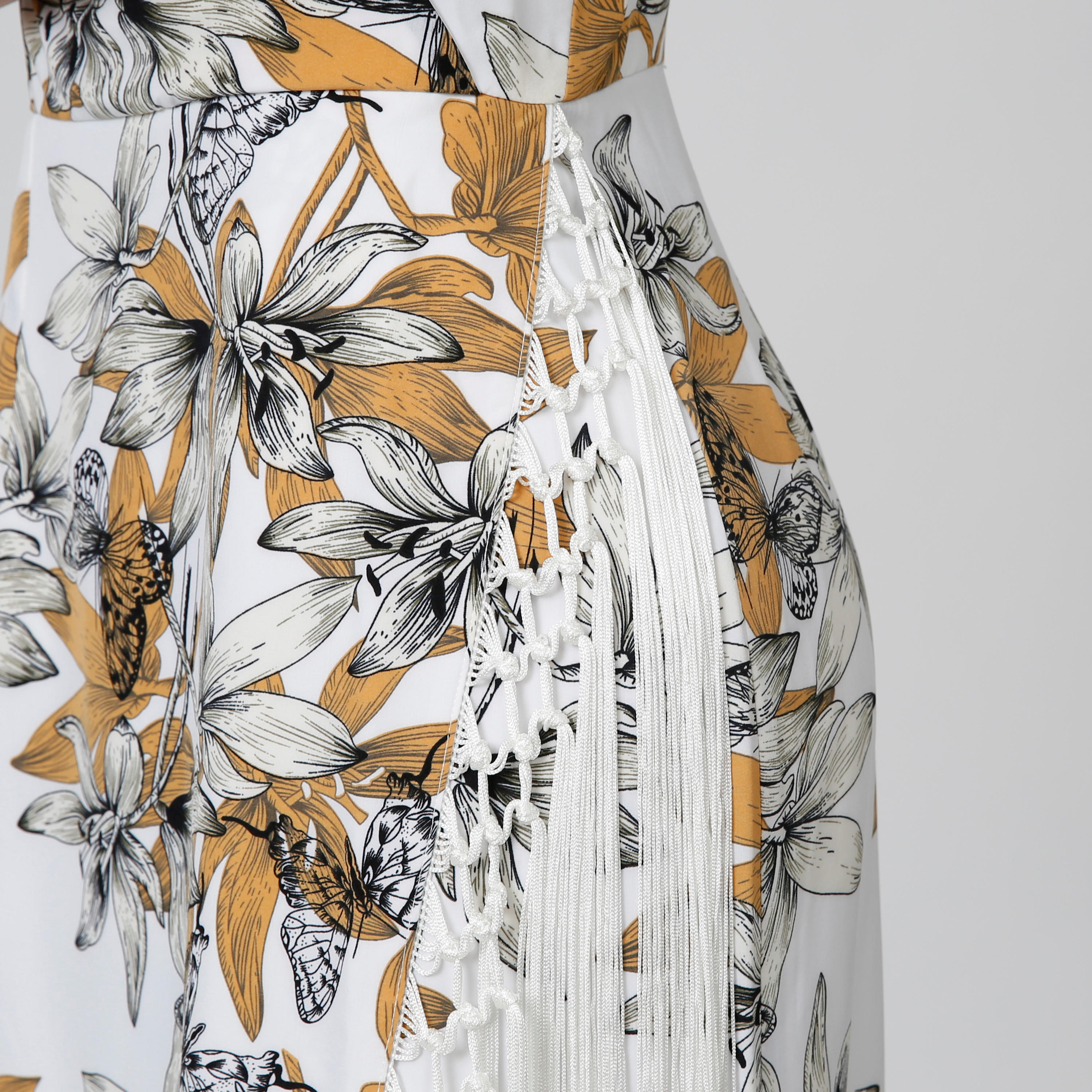 فستان ميدي دون أكمام بياقة V وشُرّابات وطبعات-women-clothing-dresses-image-4
