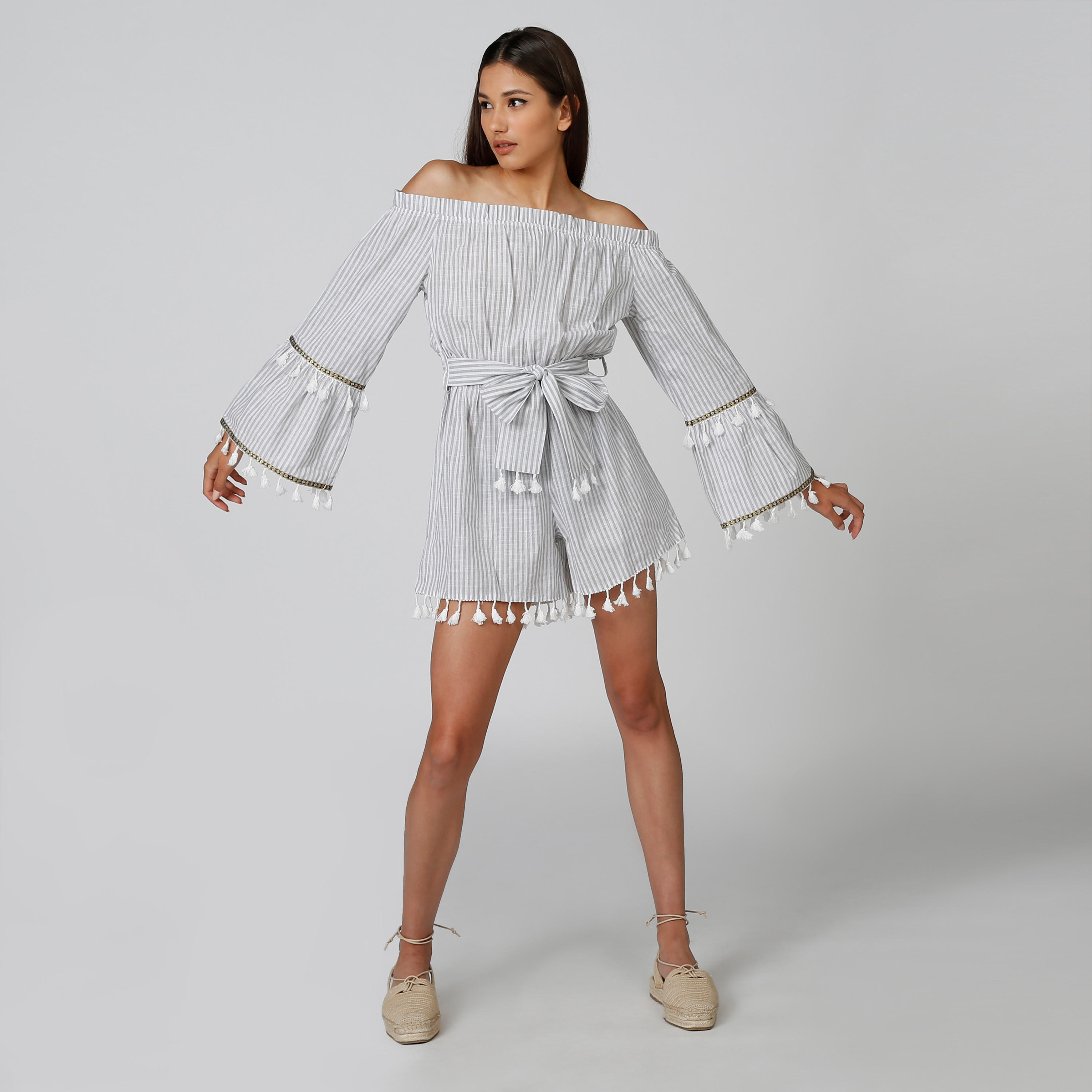 بلاي سوت ميدي مقلّم بأكتاف مكشوفة وأكمام طويلة وشُرّابات-women-clothing-jumpsuits-image-5
