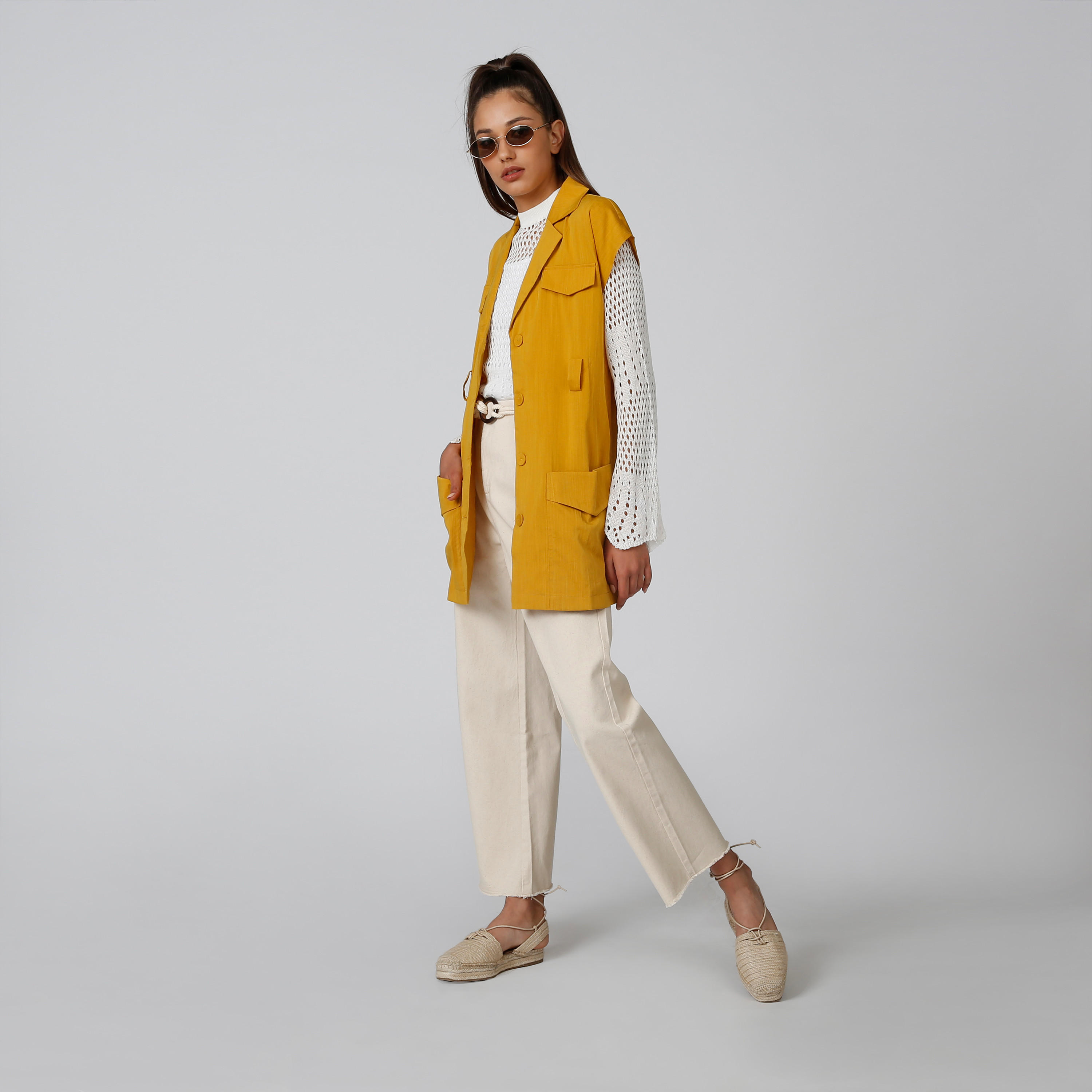 معطف سليم سادة دون أكمام بجيوب-women-clothing-coatsandjackets-coats-image-1