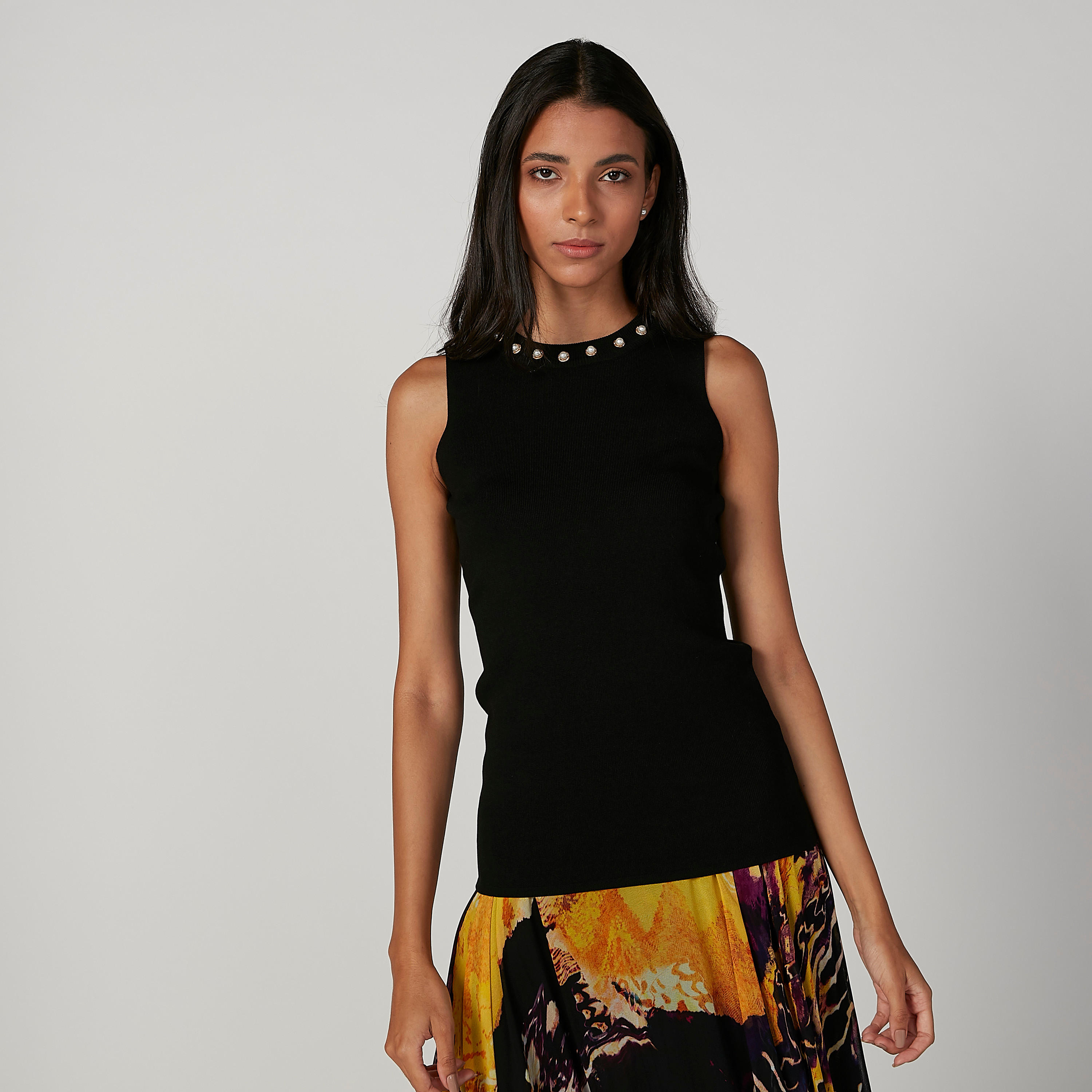 بلوزة دون أكمام بياقة مستديرة وتفاصيل لؤلؤ-women-clothing-shirtsandblouses-blouses-image-1