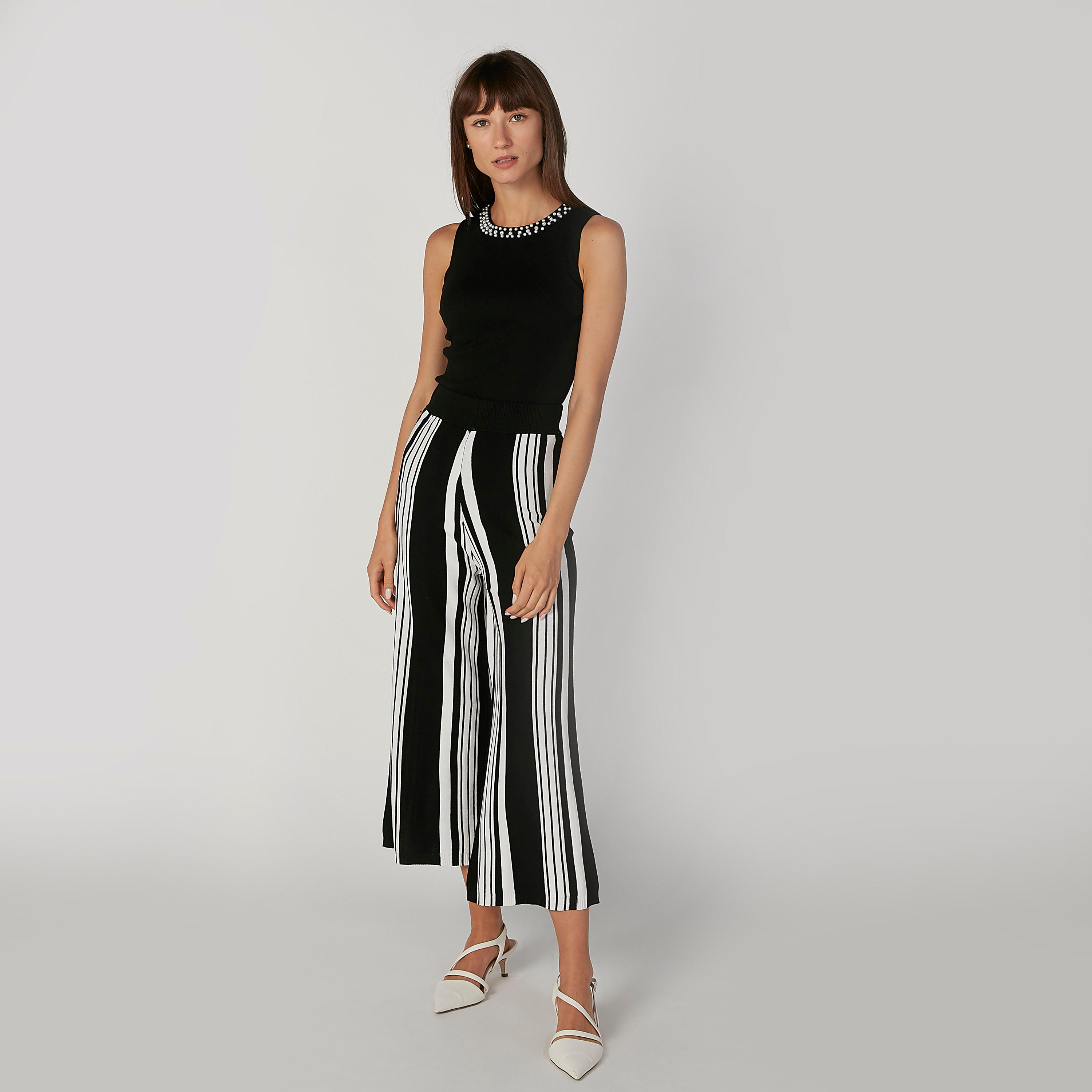 بلوزة دون أكمام بياقة مستديرة وتفاصيل لؤلؤ-women-clothing-shirtsandblouses-blouses-image-3