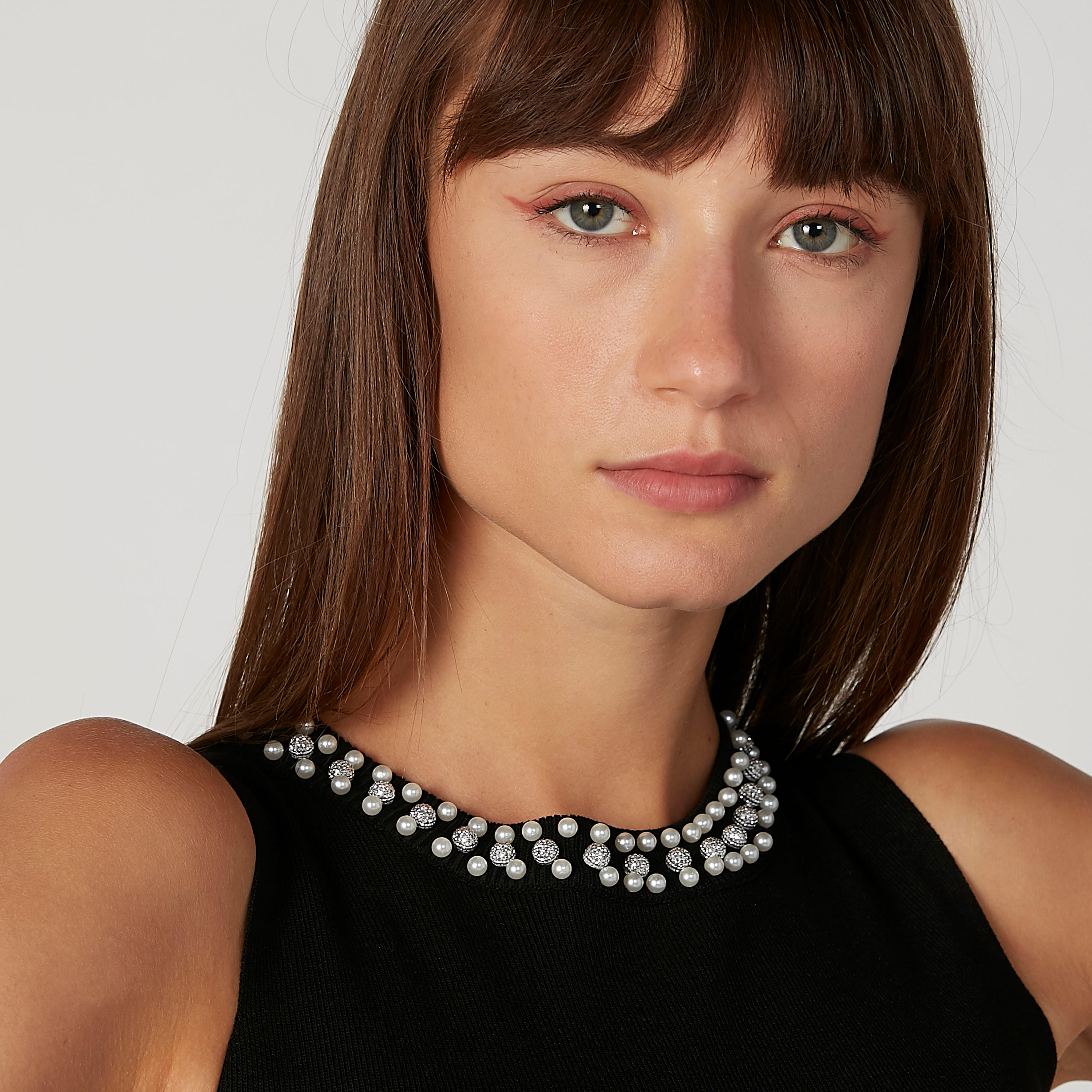 بلوزة دون أكمام بياقة مستديرة وتفاصيل لؤلؤ-women-clothing-shirtsandblouses-blouses-image-4
