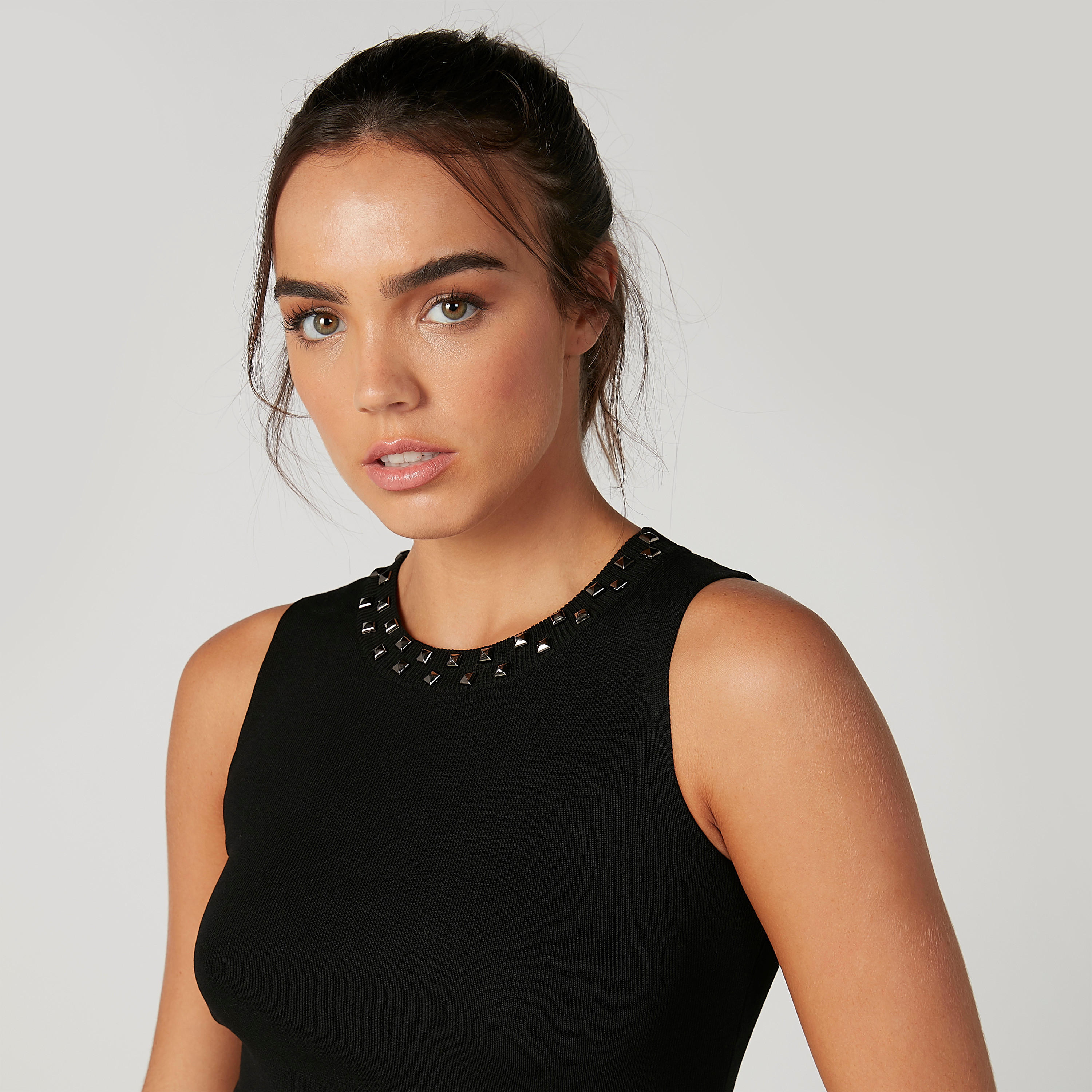 بلوزة مزيّنة دون أكمام بياقة مستديرة-women-clothing-tshirts-image-4