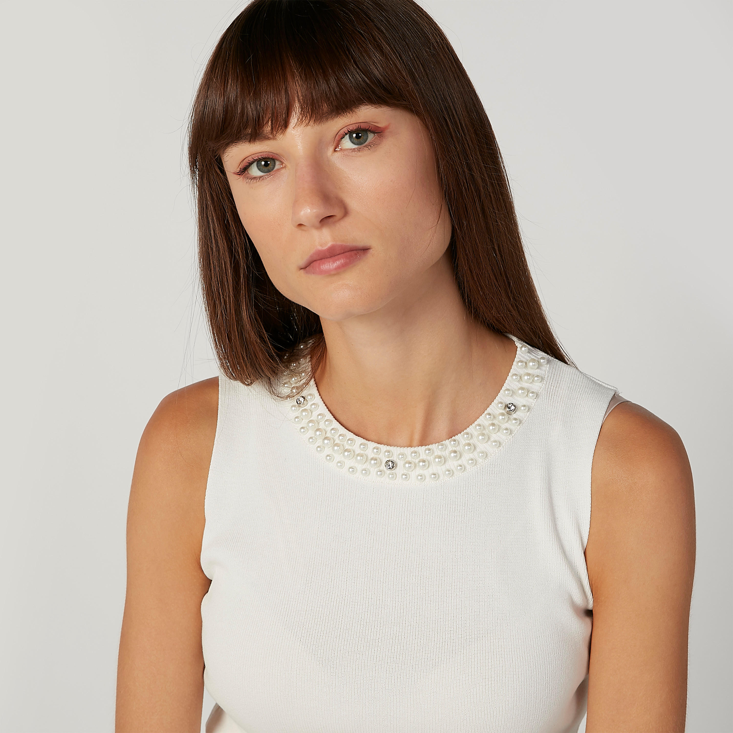 بلوزة دون أكمام بياقة مستديرة وتزيينات-women-clothing-tshirts-image-1