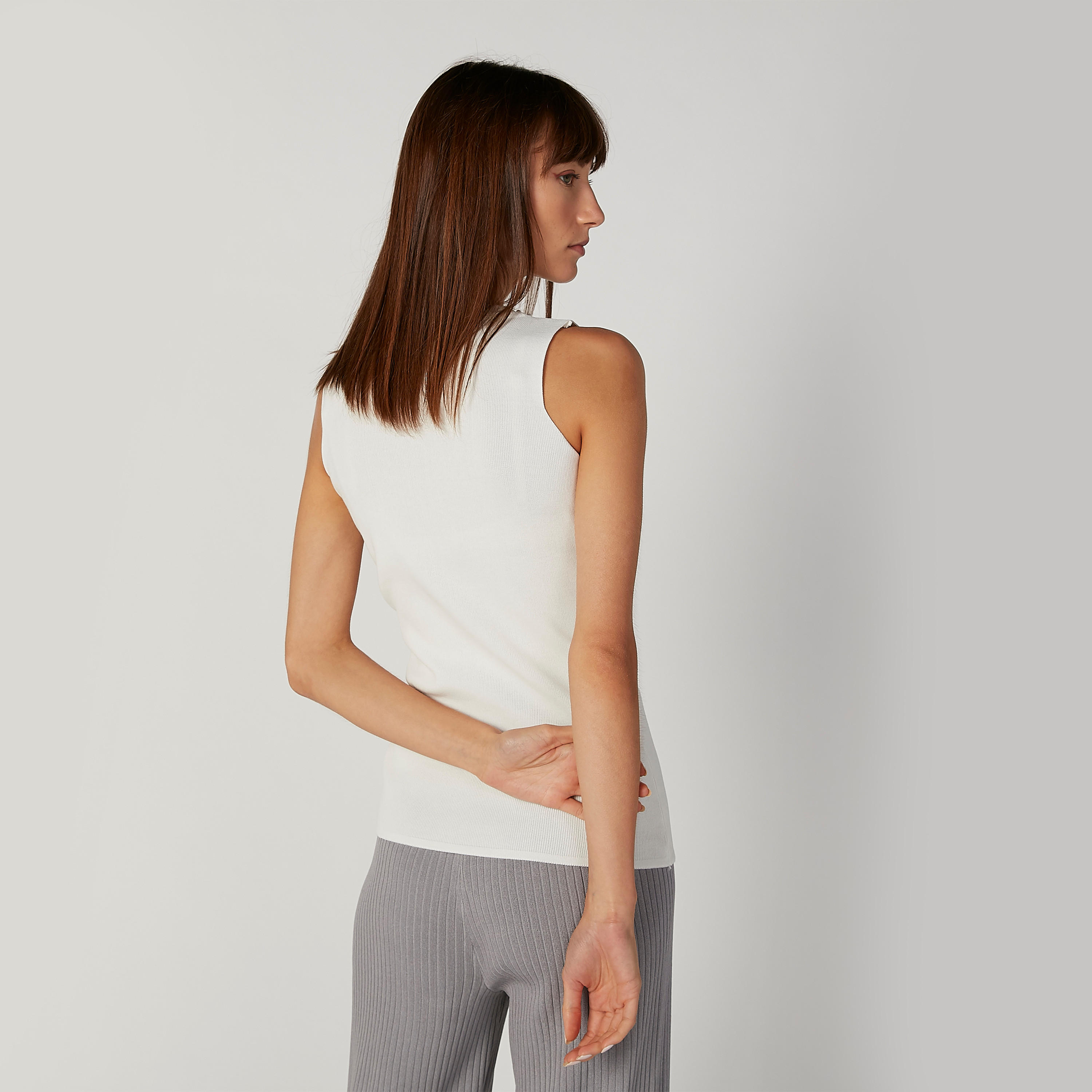 بلوزة دون أكمام بياقة مستديرة وتزيينات-women-clothing-tshirts-image-2